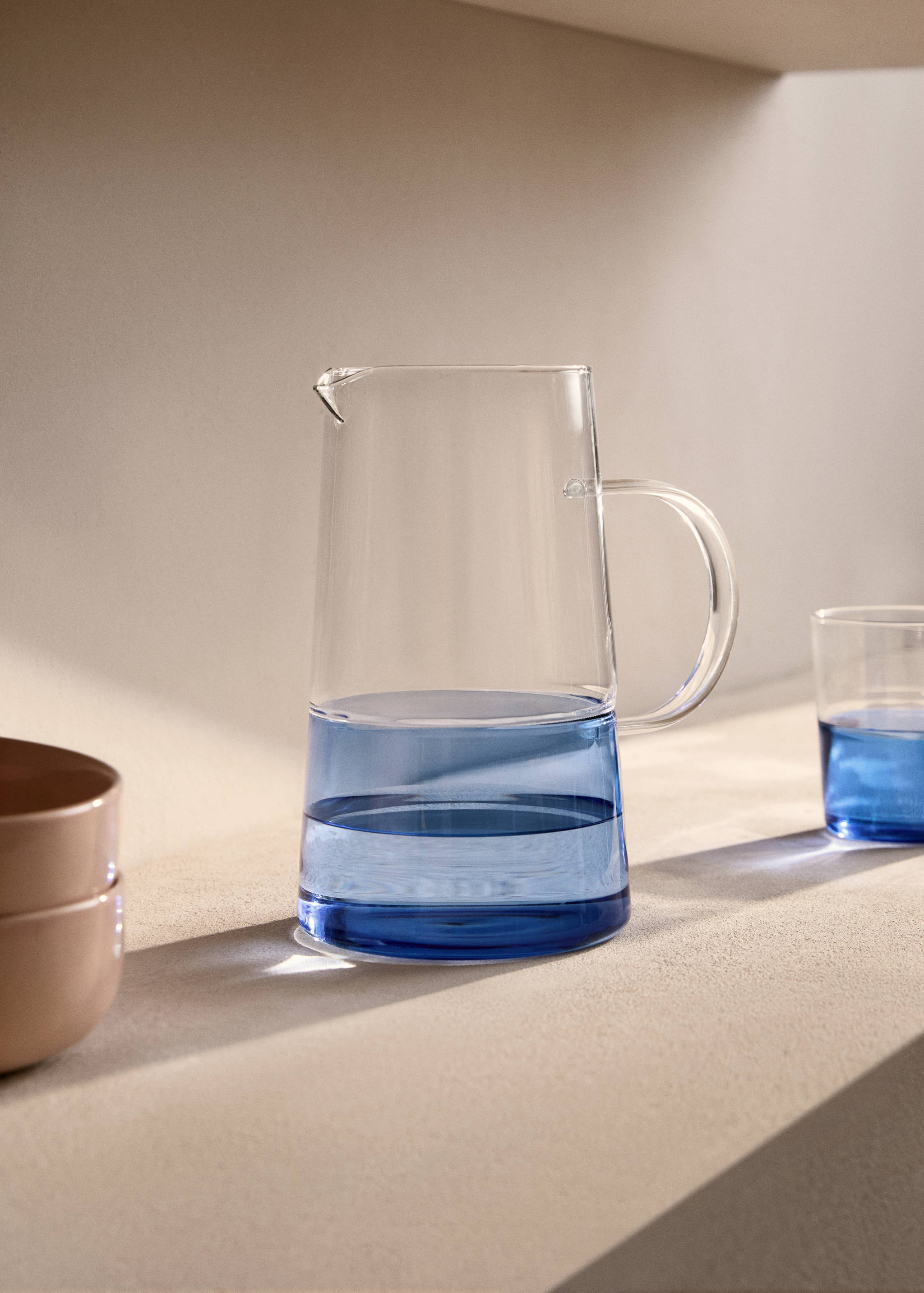 Borosilicate jug with two-tone design - General plane