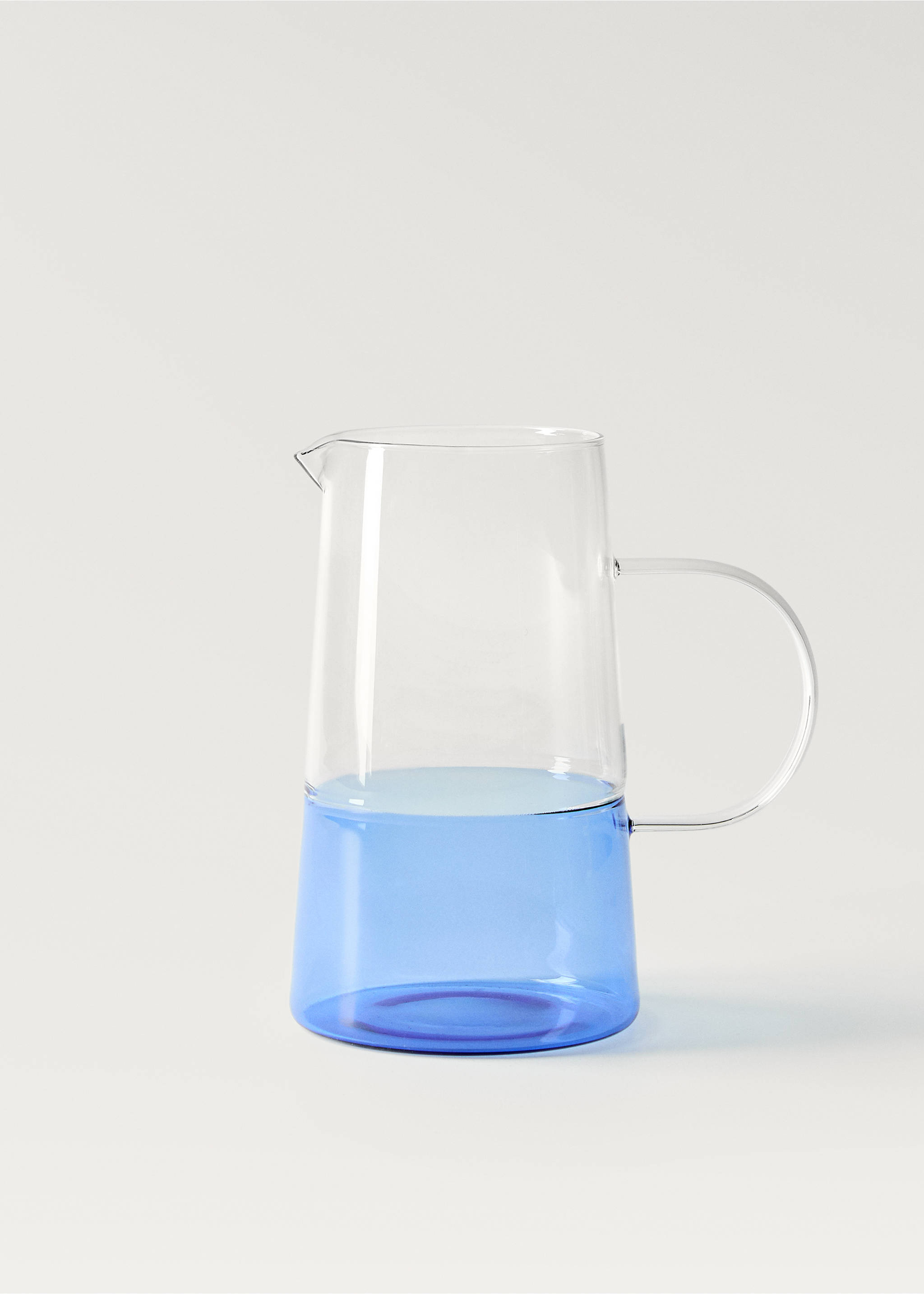 Borosilicate jug with two-tone design - Article without model, Blue. Ref: 87082925-00.