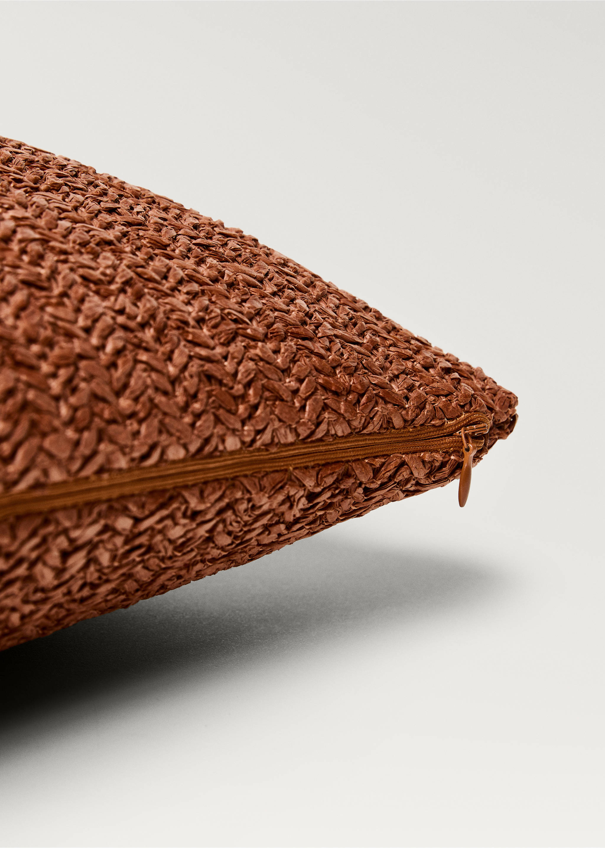 Funda cojín diseño trenzado 45x45 cm - Detalle del artículo 1, Rojo anaranjado. Ref: 87082926-00.