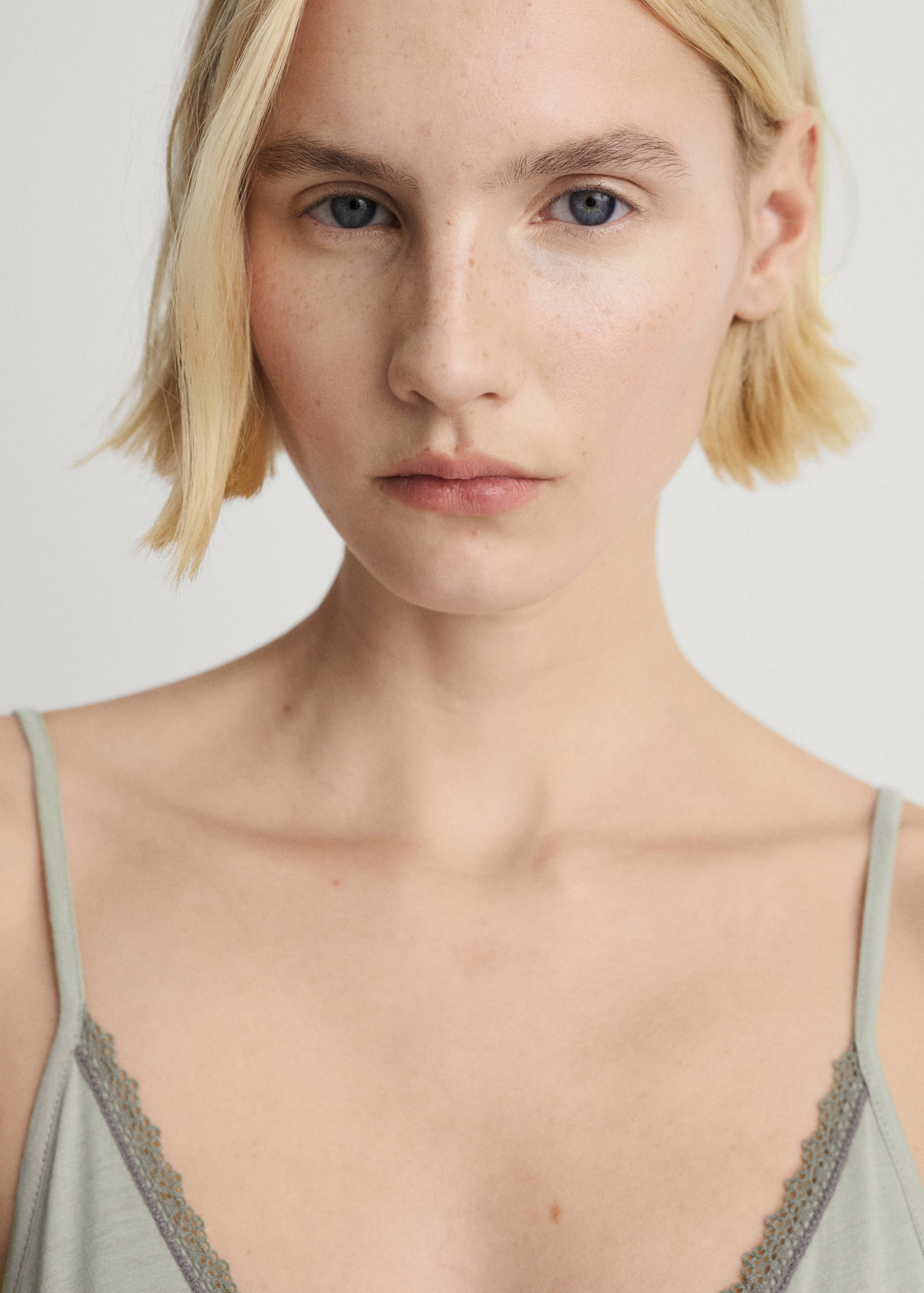 Cotton pyjama top with lace contrast - Details of the article 1