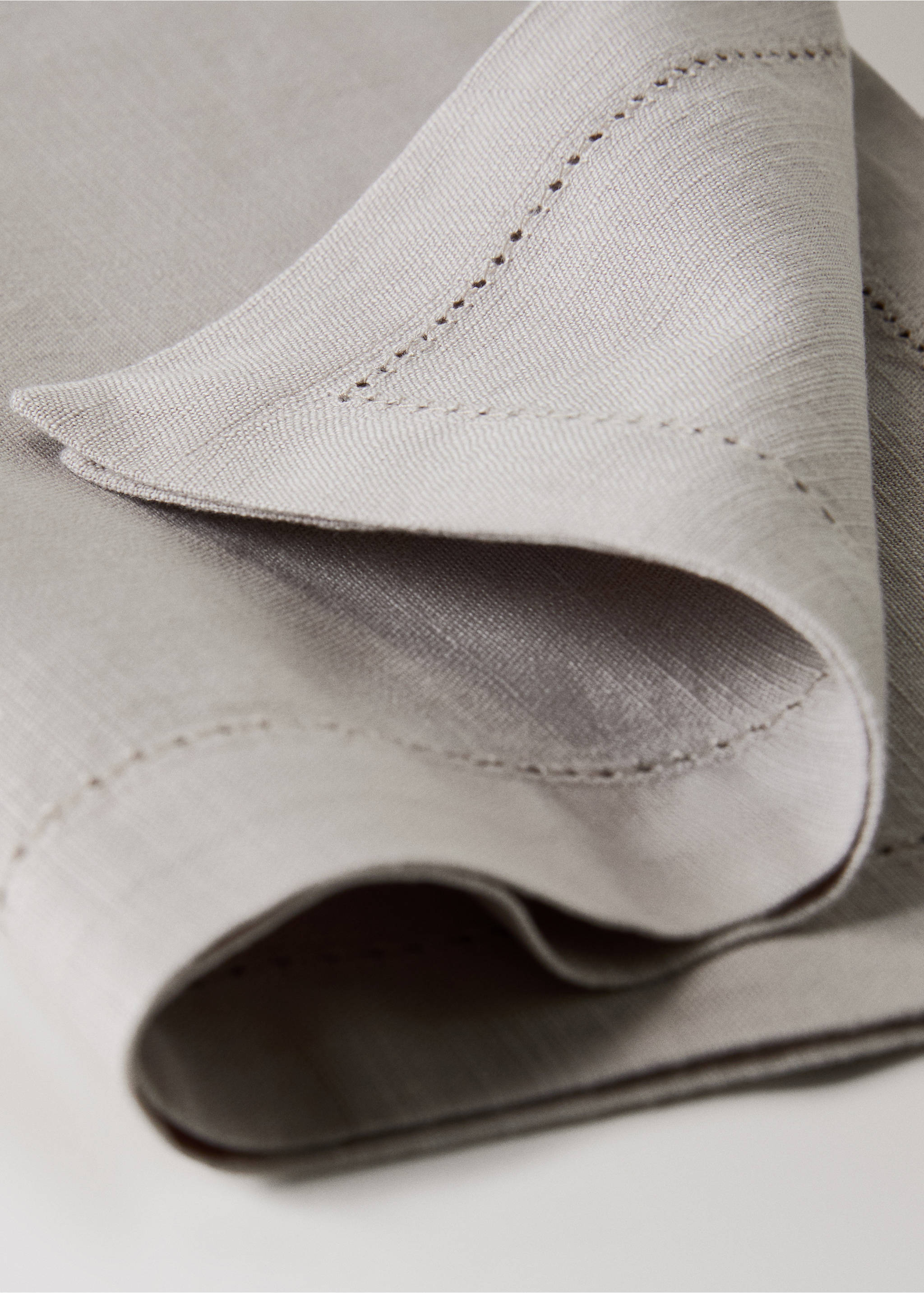 Cotton napkins with hemstitch - Details of the article 2, Light/Pastel Grey. Ref: 87082950-00.