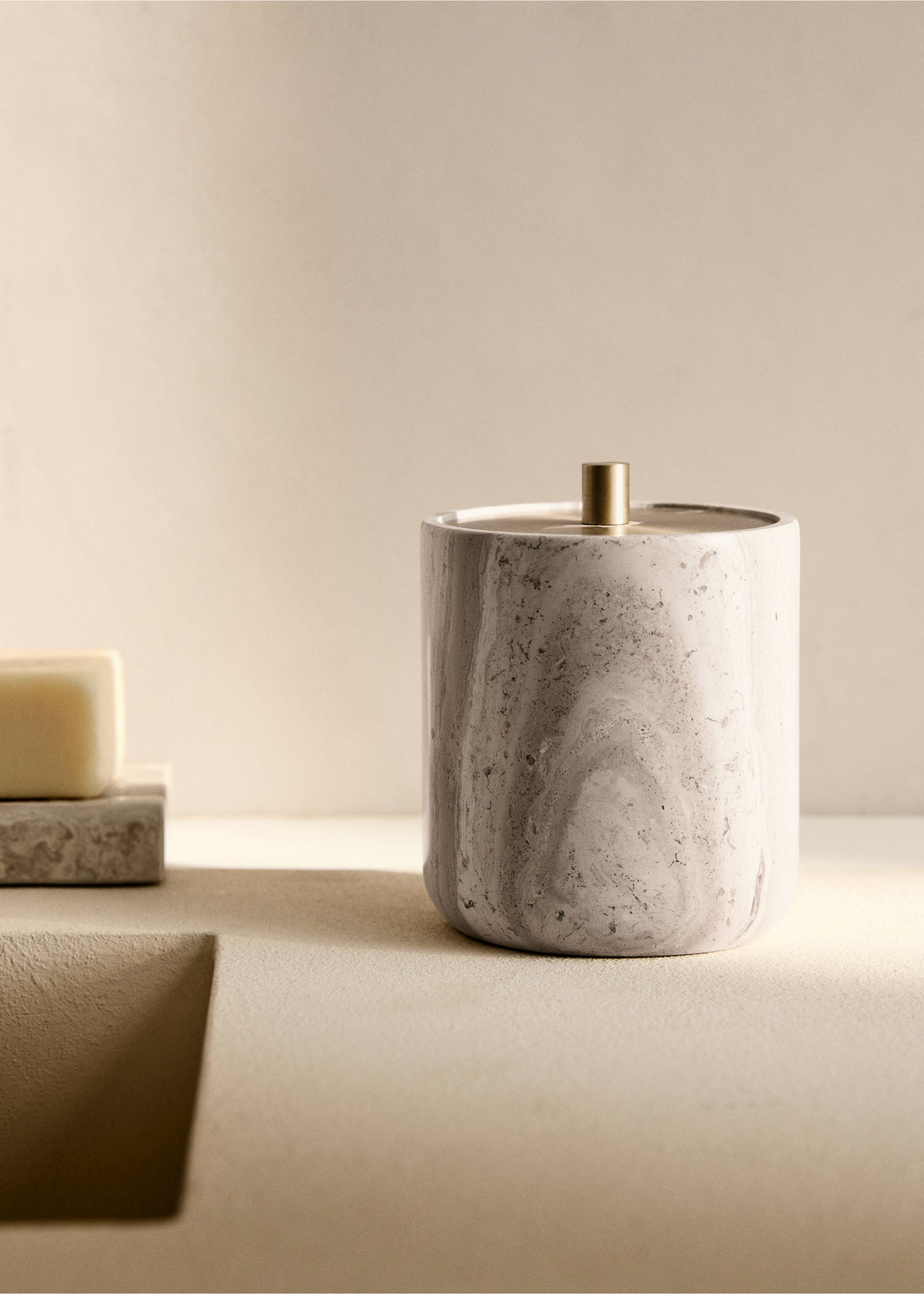 Marble bathroom jar with metal lid - General plane, Light/Pastel Grey. Ref: 87082957-00.