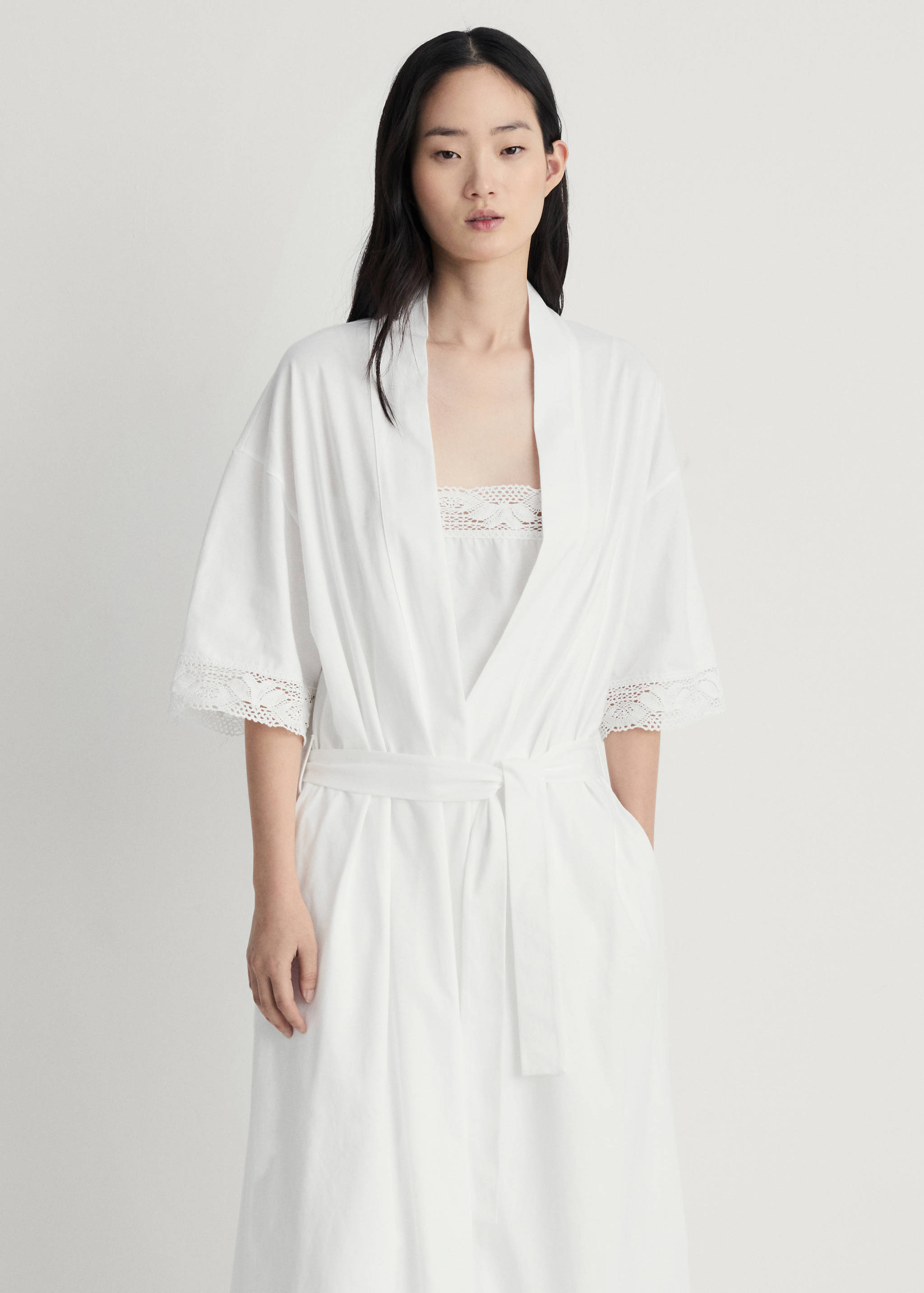 Baumwoll-Morgenmantel mit Detail aus Seidenspitze - Allgemeine Ansicht