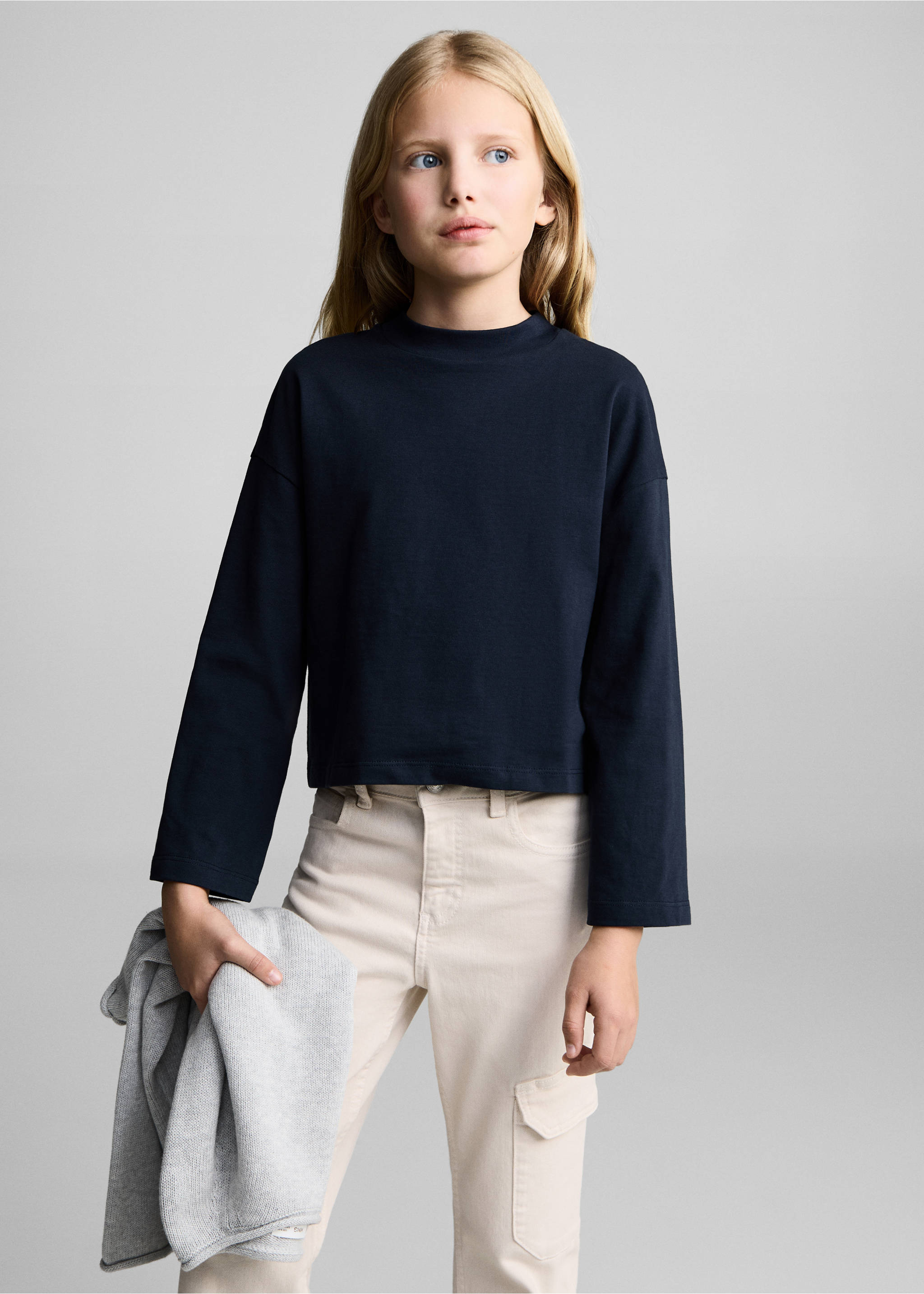 Flared cargo jeans - Details of the article 1, Sand. Ref: 87083269-00.