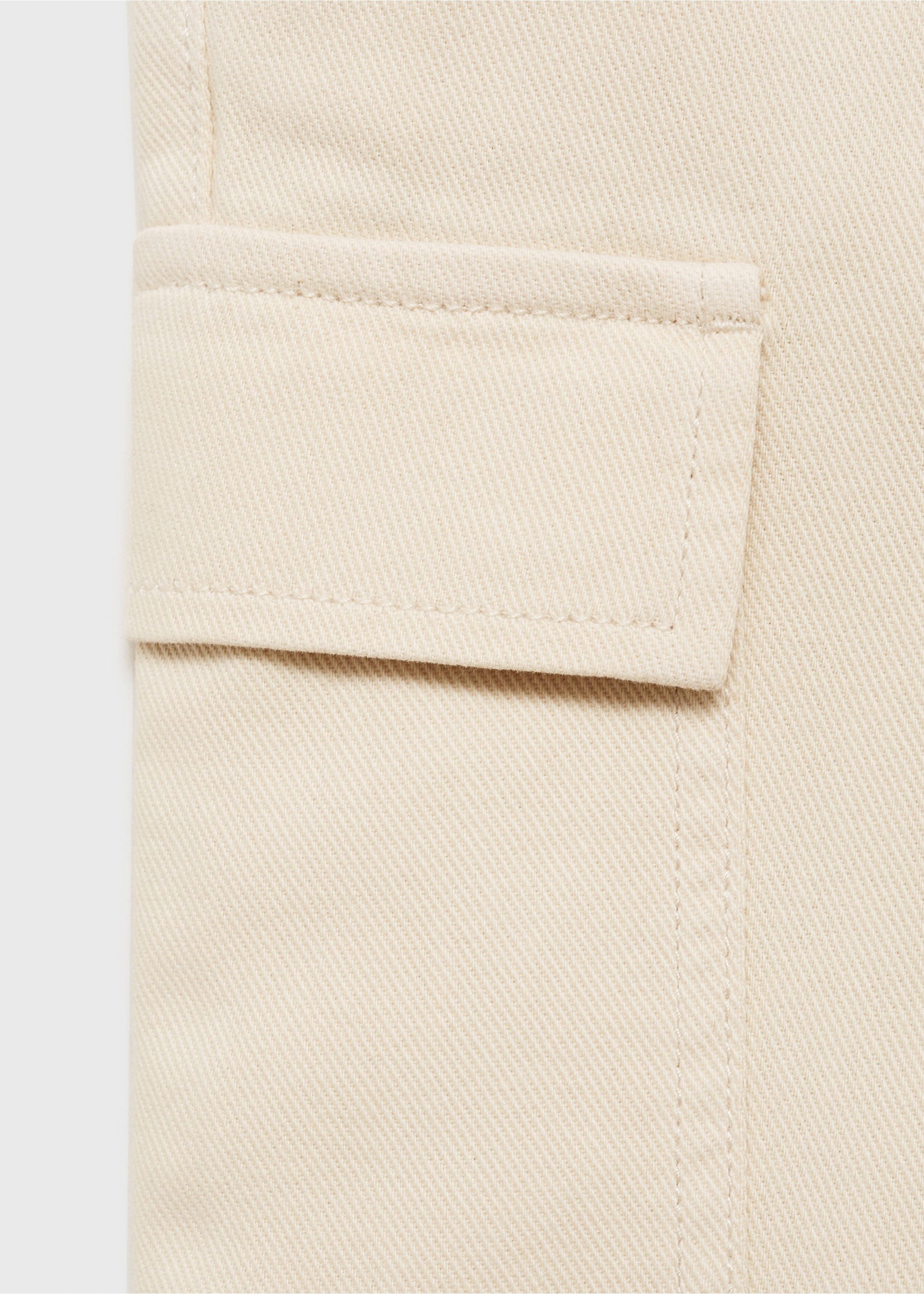 Straight cargo trousers - Details of the article 8, Sand. Ref: 87083272-00.