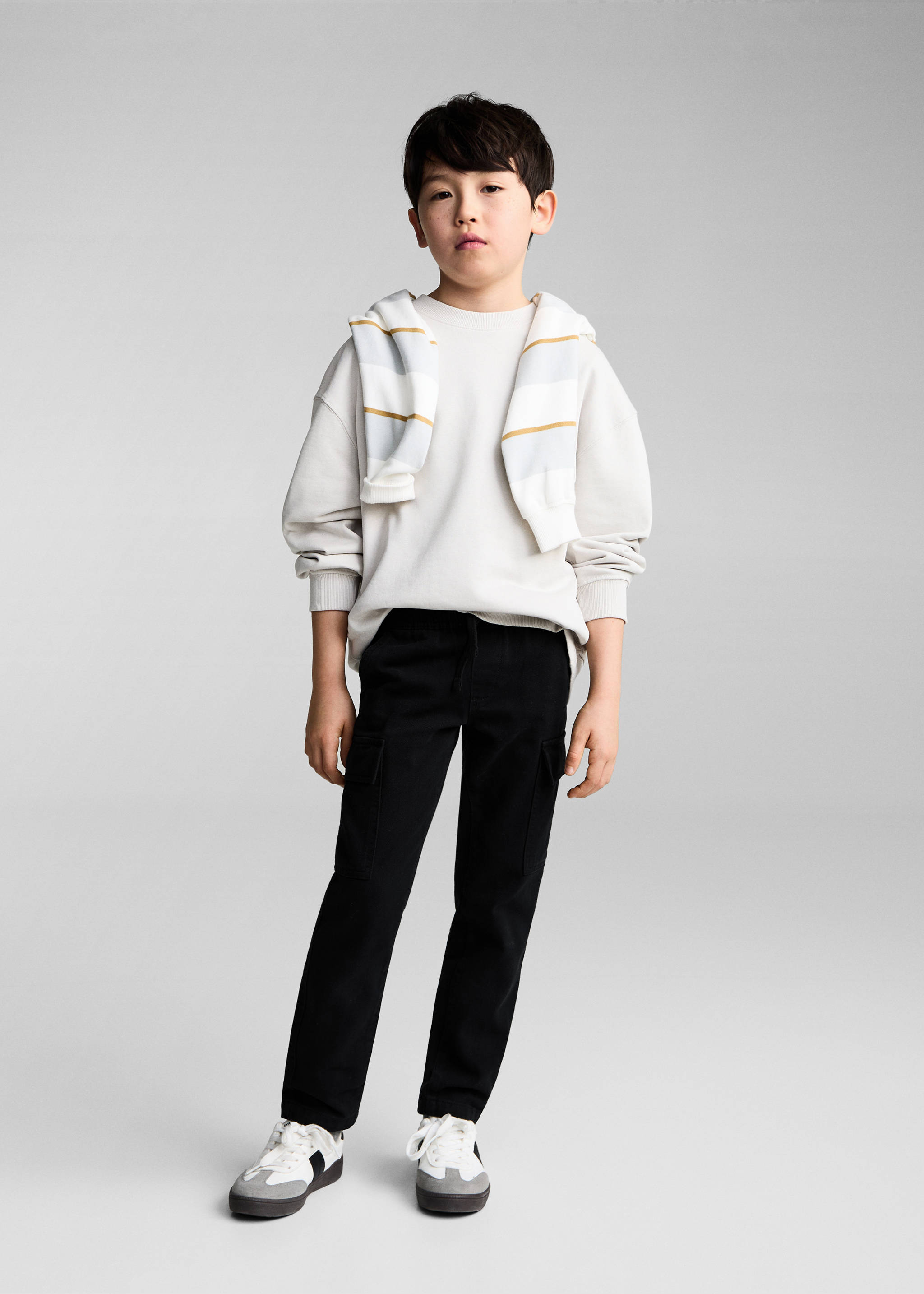 Straight cargo pants - General plane, Black. Ref: 87083272-00.