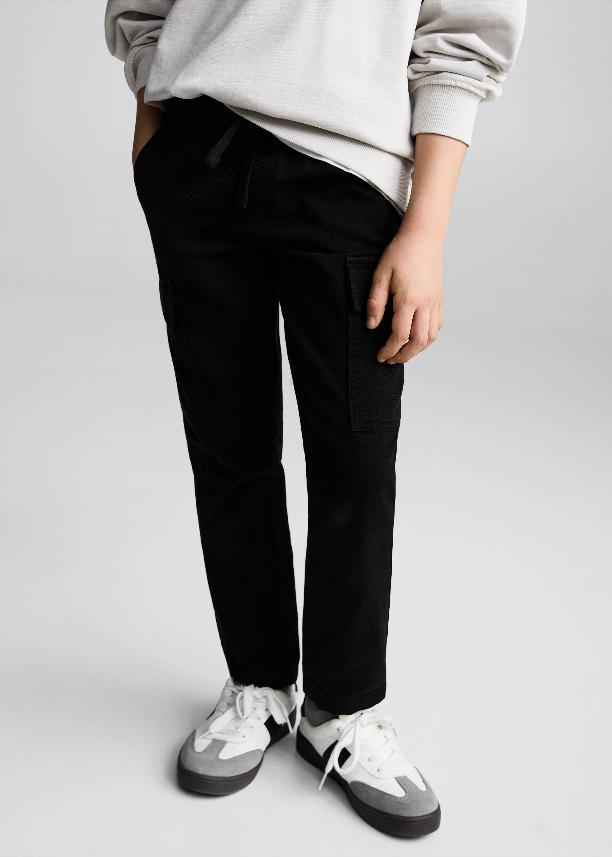 Straight cargo pants - Medium plane, Black. Ref: 87083272-00.