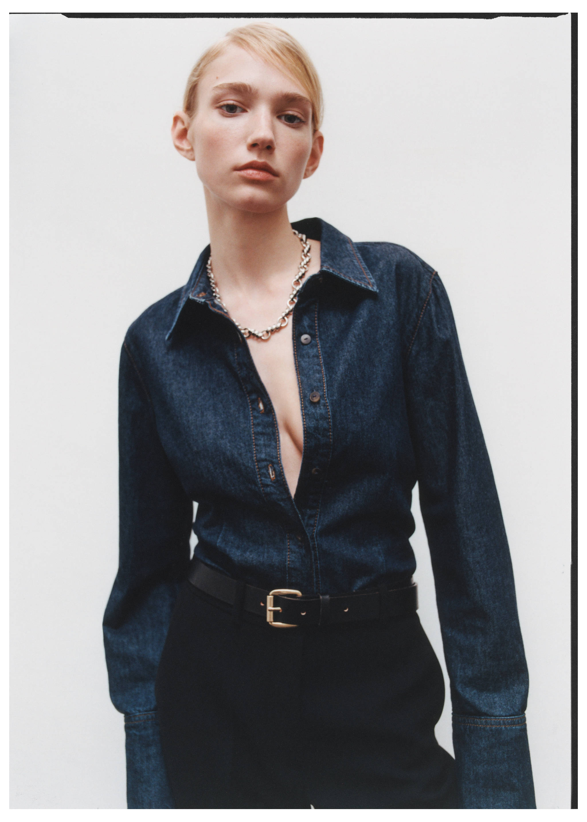Rinse-wash denim shirt - Details of the article 3, Open Blue. Ref: 87083277-00.