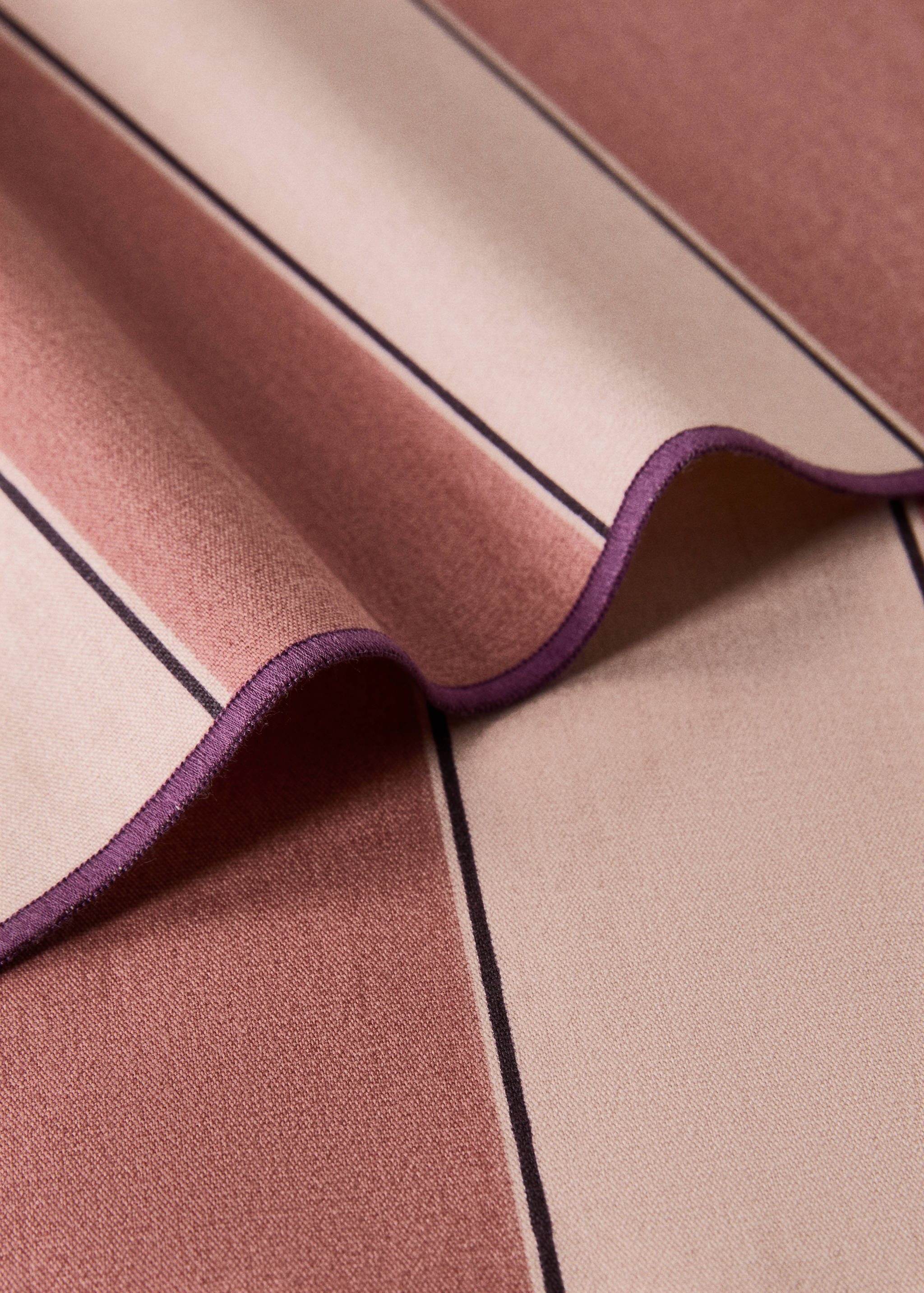 Cotton placemats with resin stripes - Details of the article 1