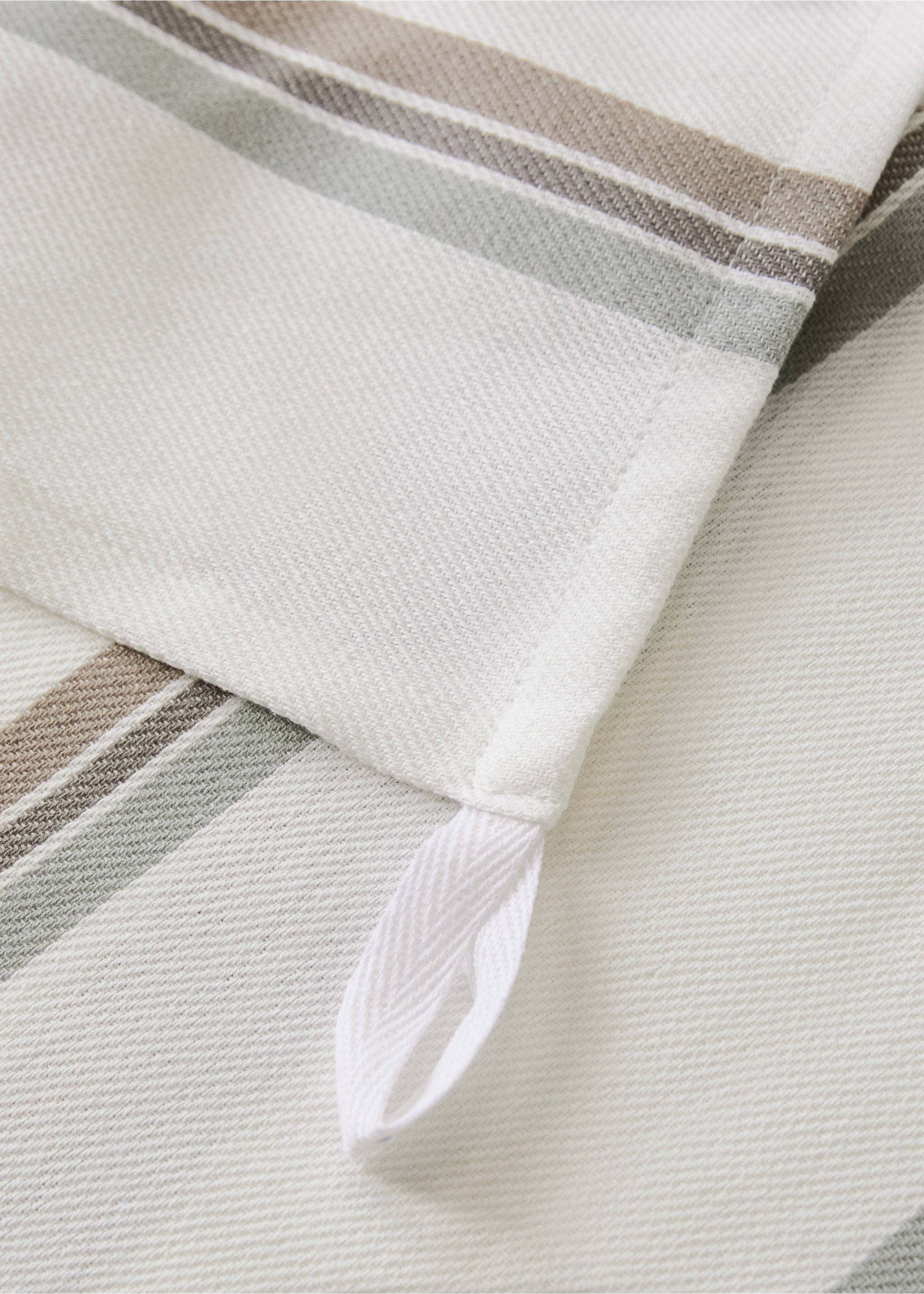 Cotton yarn-dyed striped kitchen towel - Details of the article 2, White. Ref: 87083312-00.