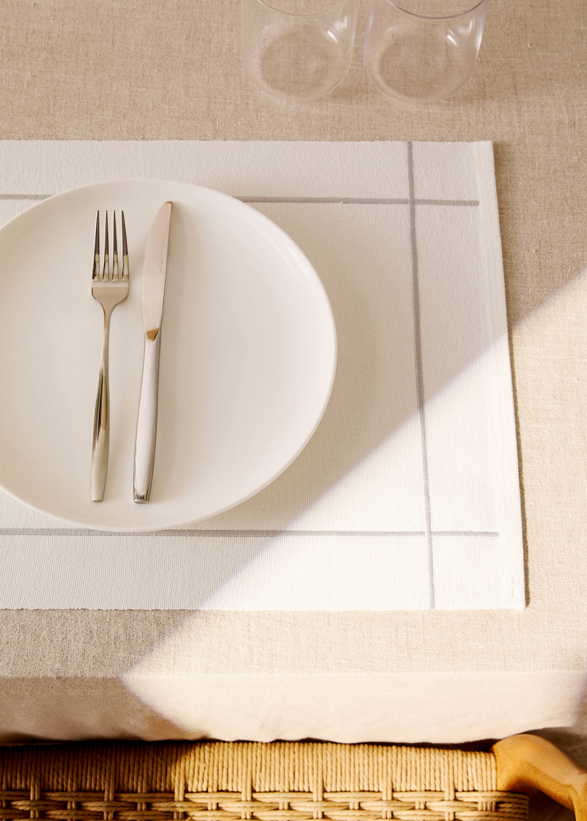 Cotton embroidered placemat with scalloped detail - General plane