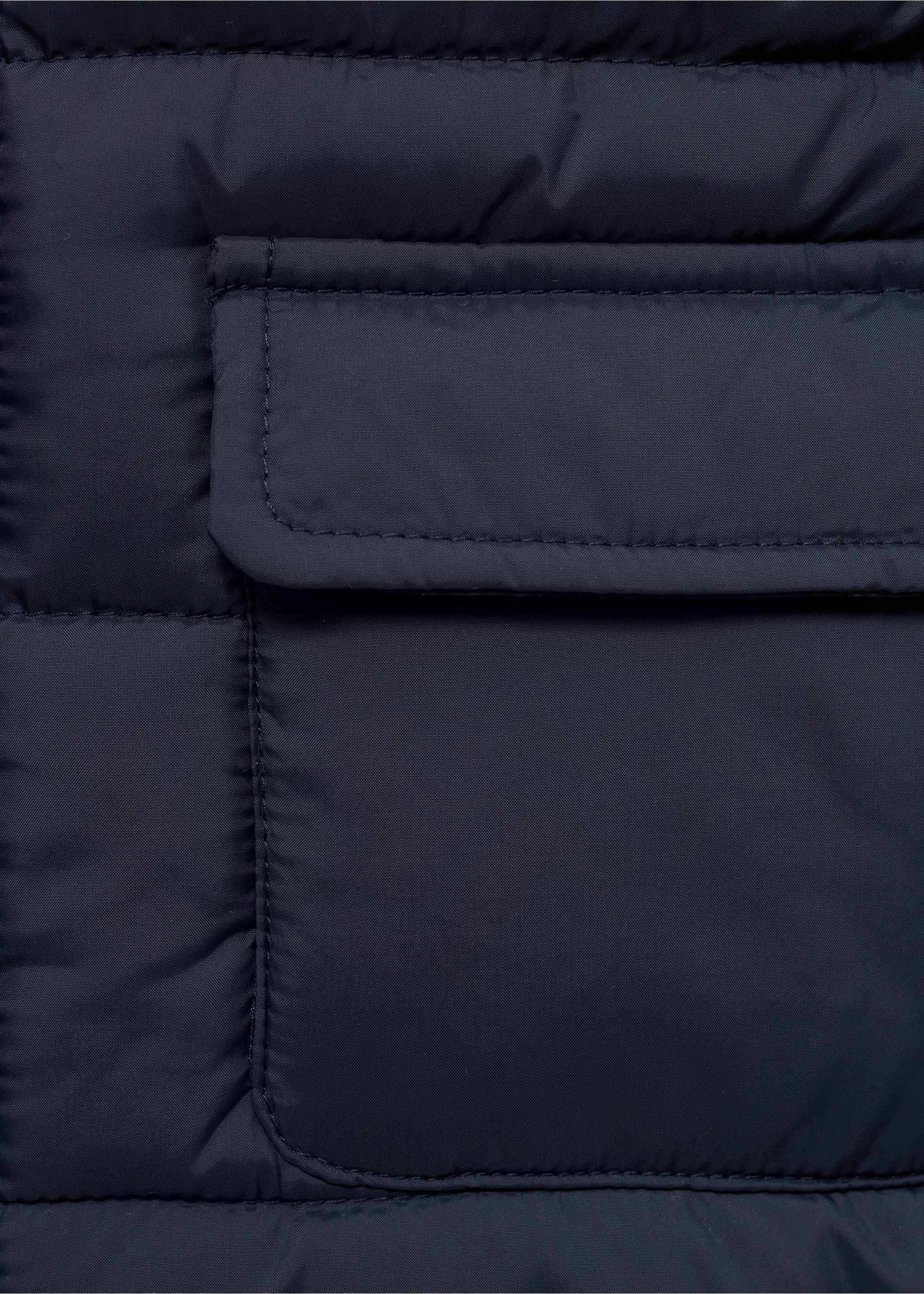 Quilted gilet with pockets - Details of the article 8, Dark Navy. Ref: 87083644-00.