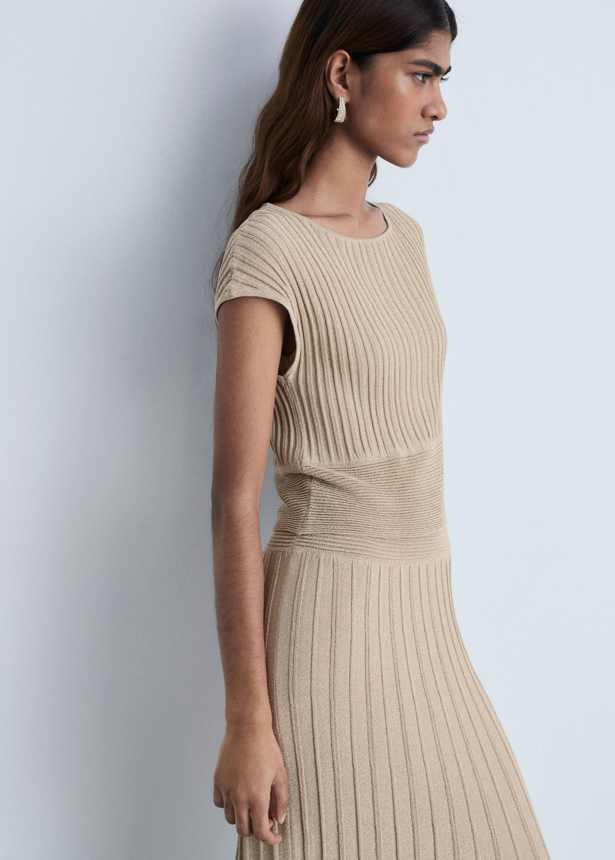 Knitted dress with shiny finish - Details of the article 2