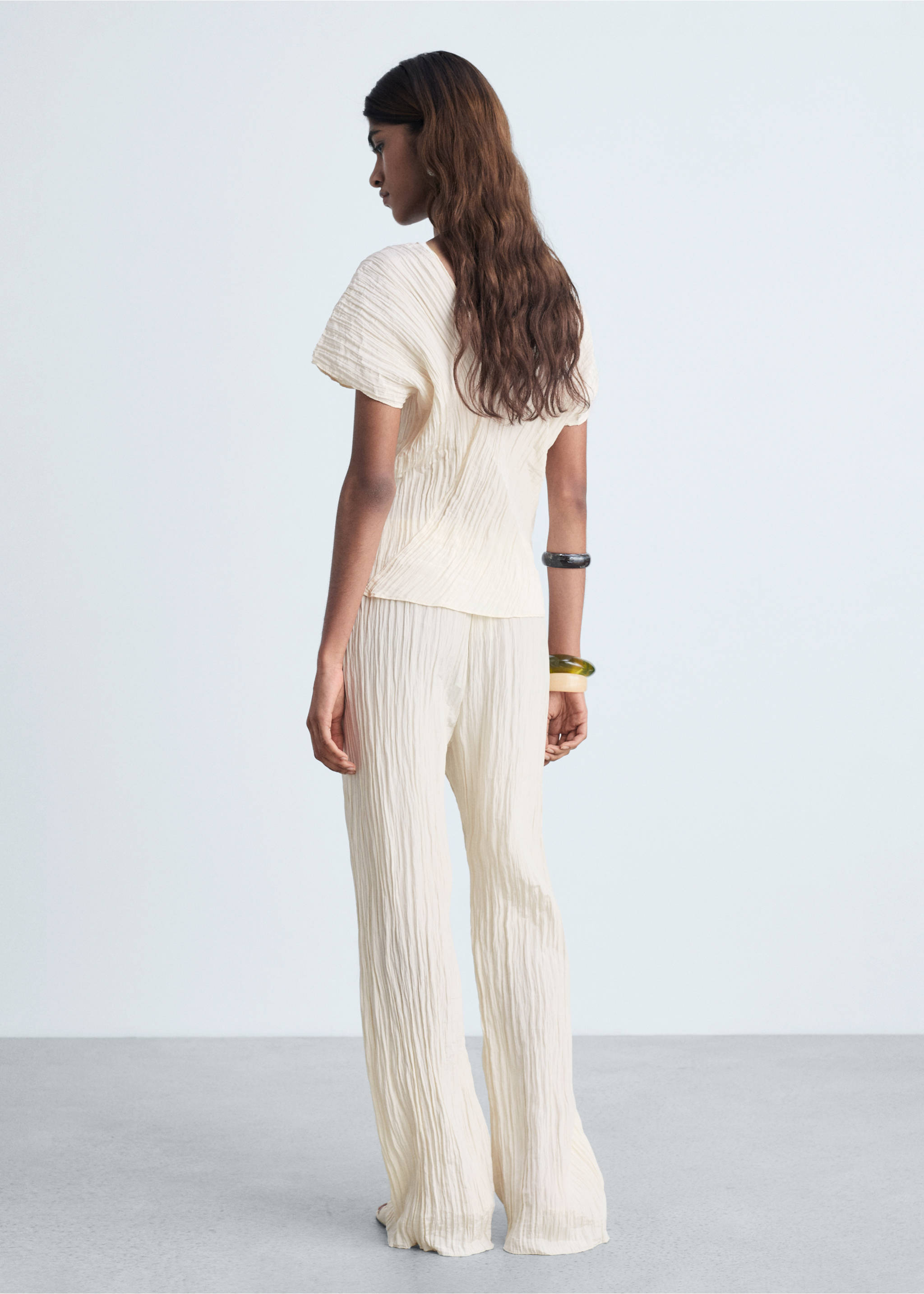 Pleated straight trousers - Reverse of the article, Vanilla. Ref: 87084064-00.