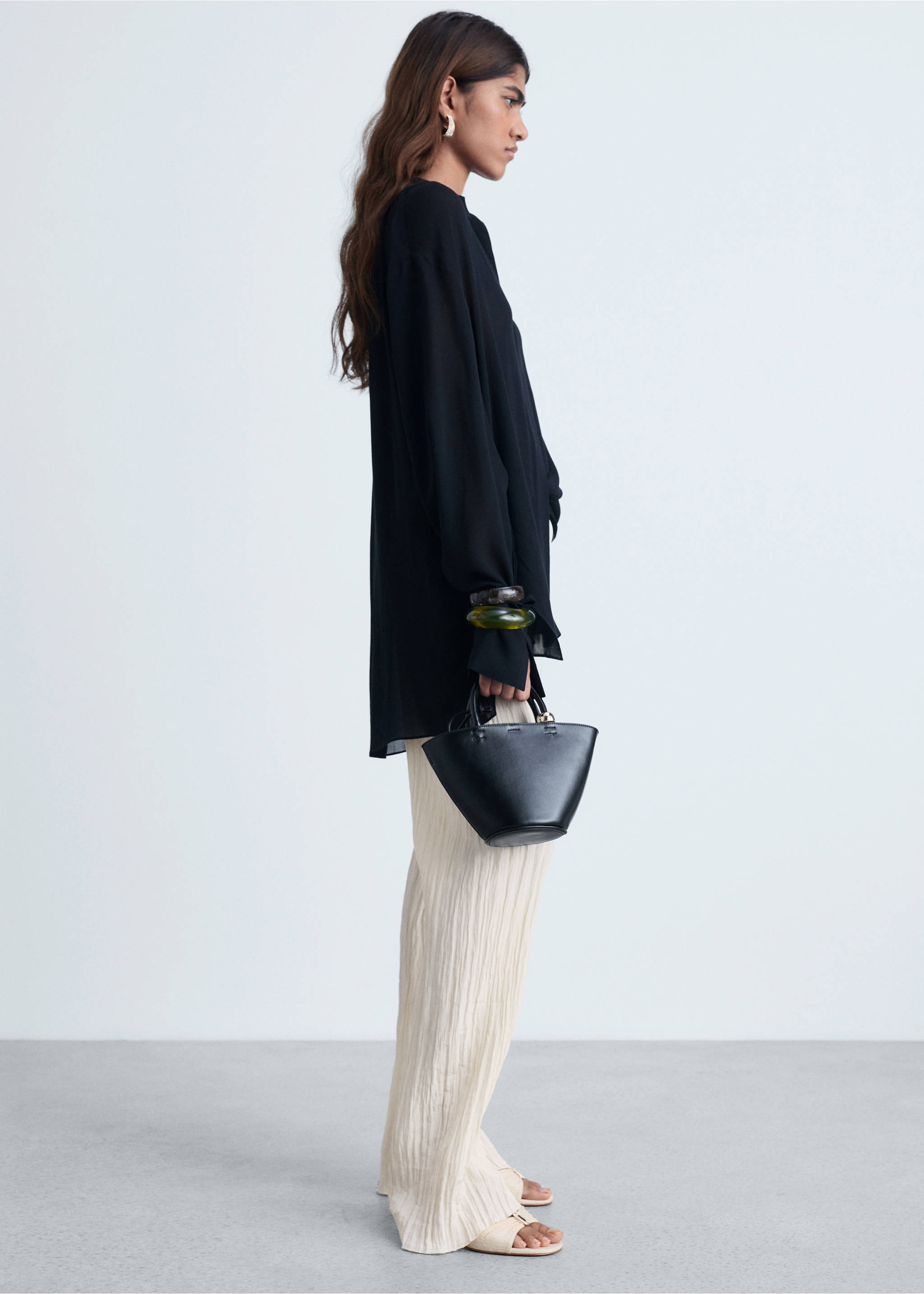 Pleated straight trousers - Details of the article 2, Vanilla. Ref: 87084064-00.