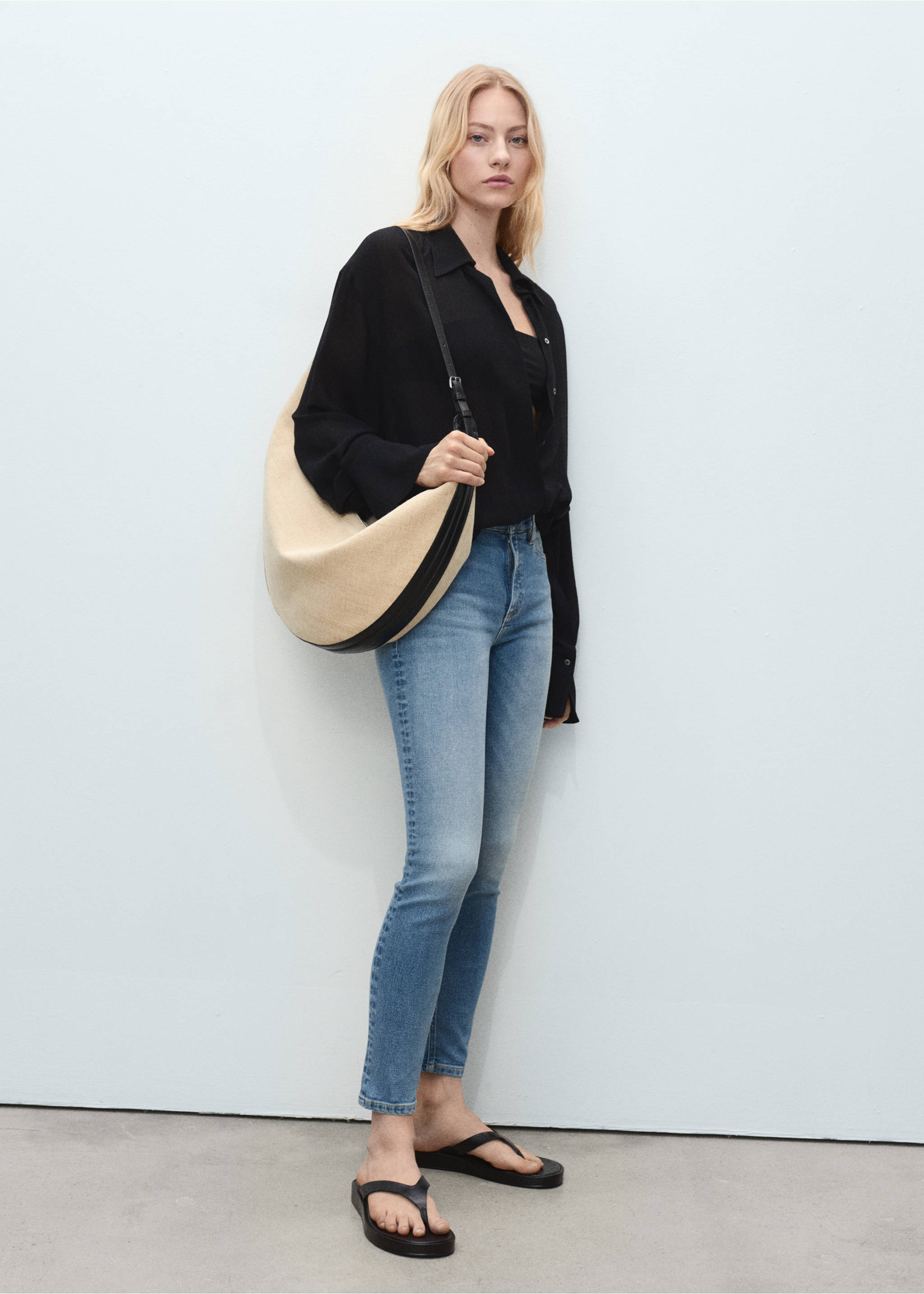 Középmagas derekú skinny farmer - Általános sík, Közepes kék. Ref: 87084069-00.