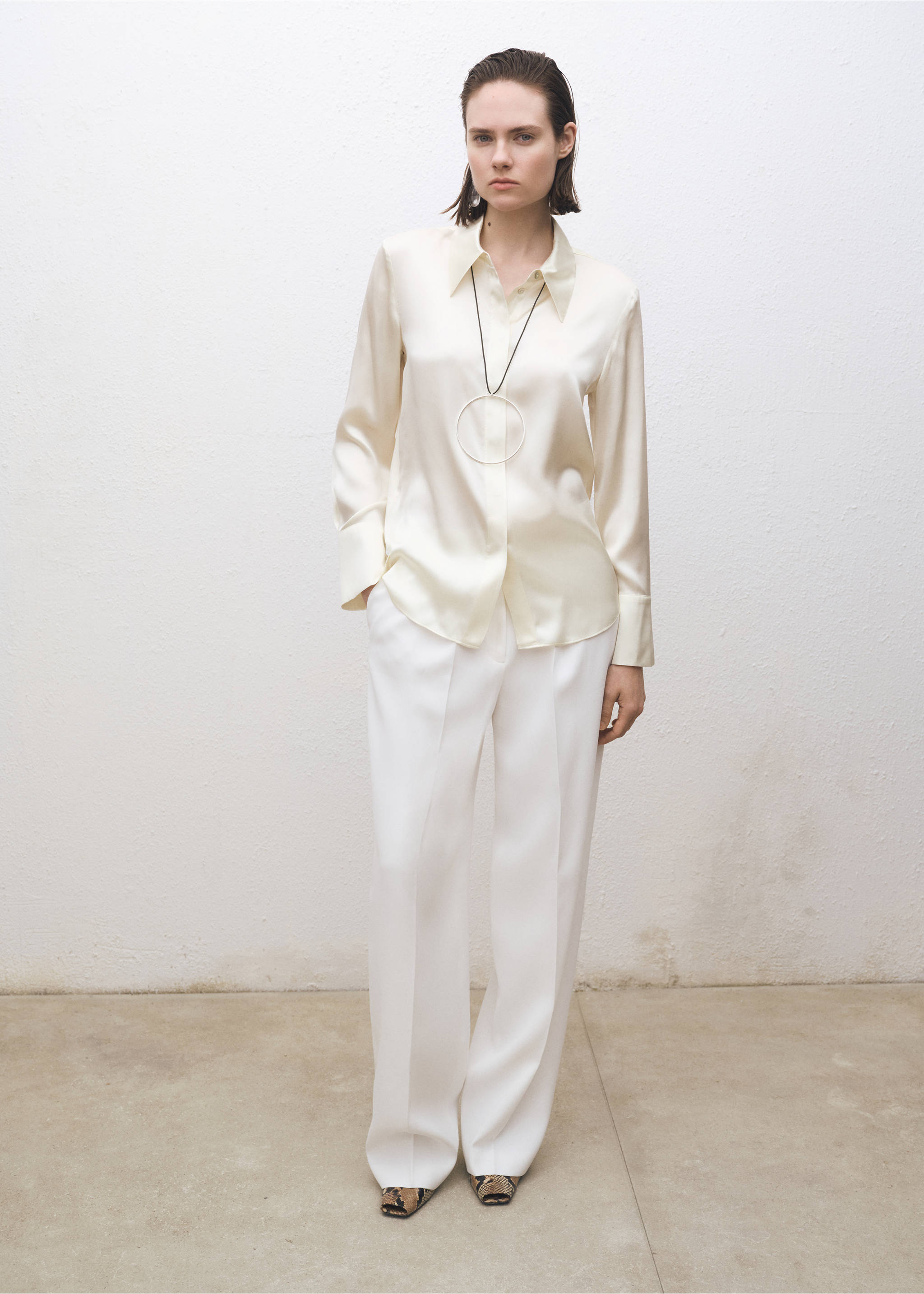 Camisa seda satinada - Plano general, Blanco roto. Ref: 87084076-00.