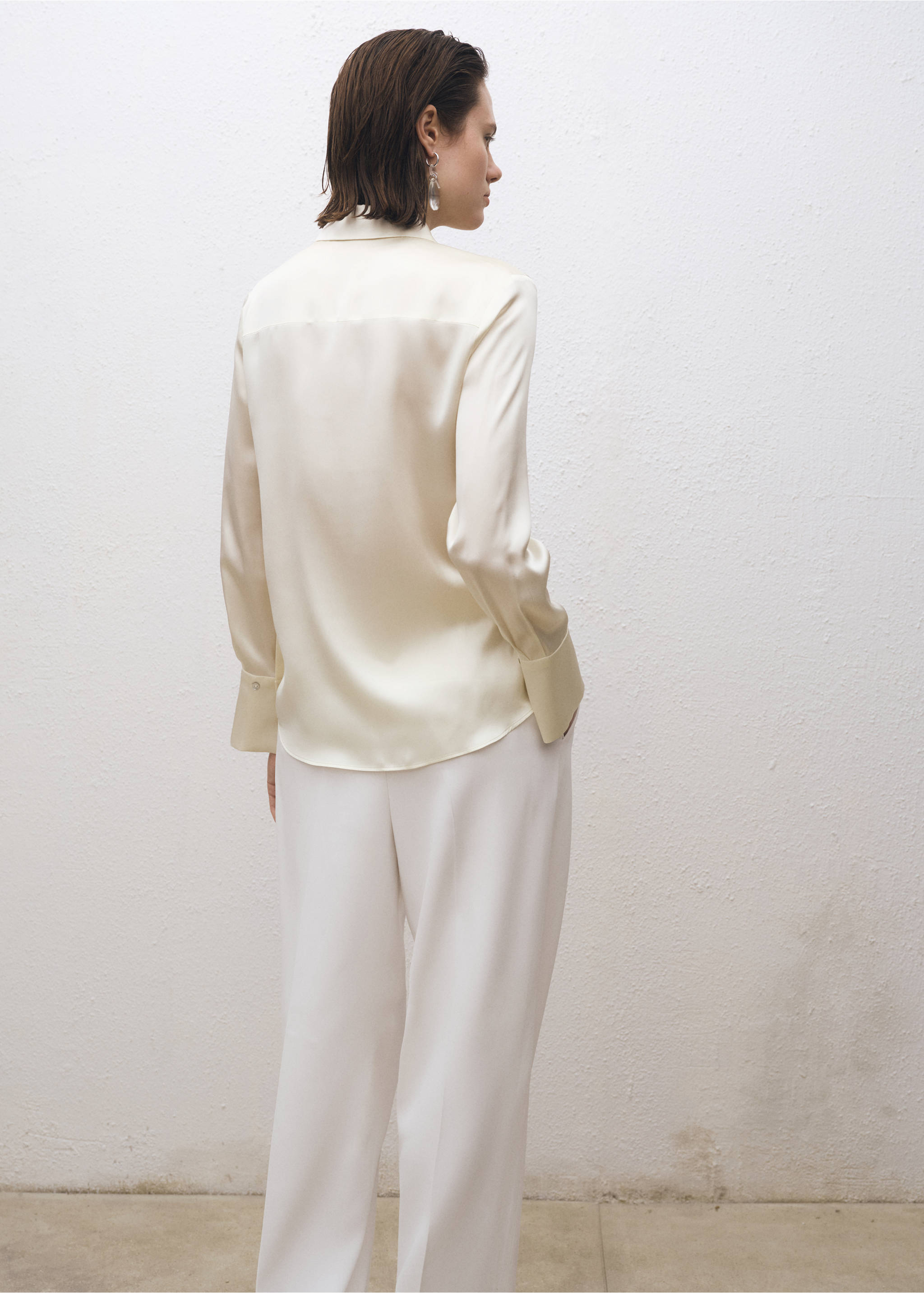 Camisa seda satinada - Reverso del artículo, Blanco roto. Ref: 87084076-00.