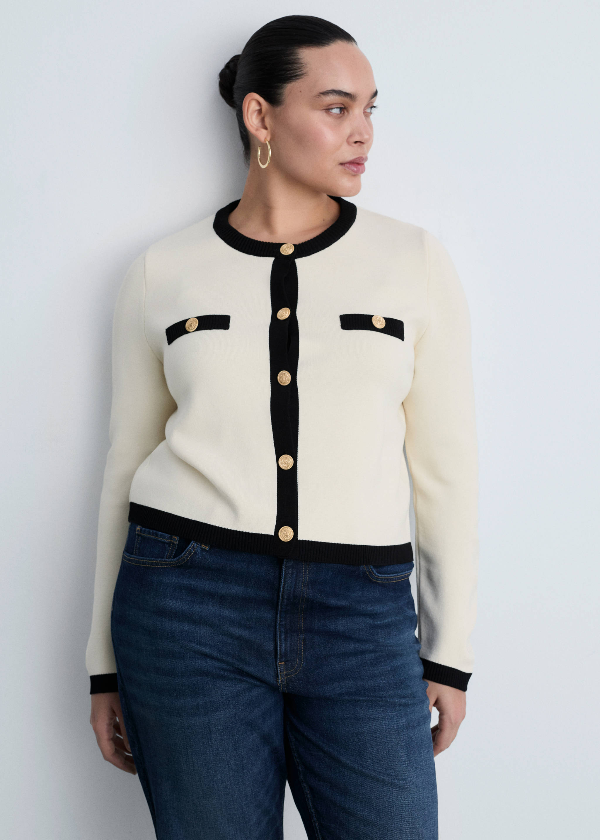 Knitted jacket with jewel buttons - Details of the article 5