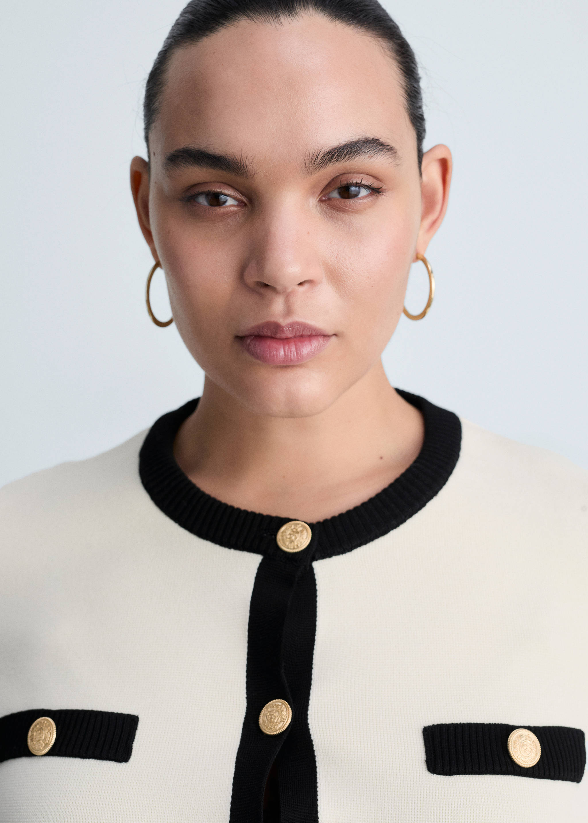 Knitted jacket with jewel buttons - Details of the article 4