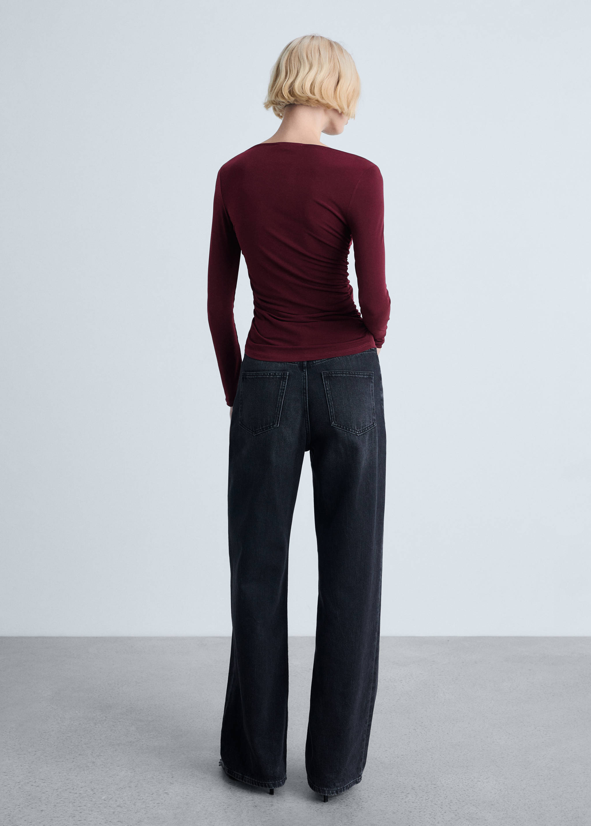 Camiseta drapeada entallada - Reverso del artículo