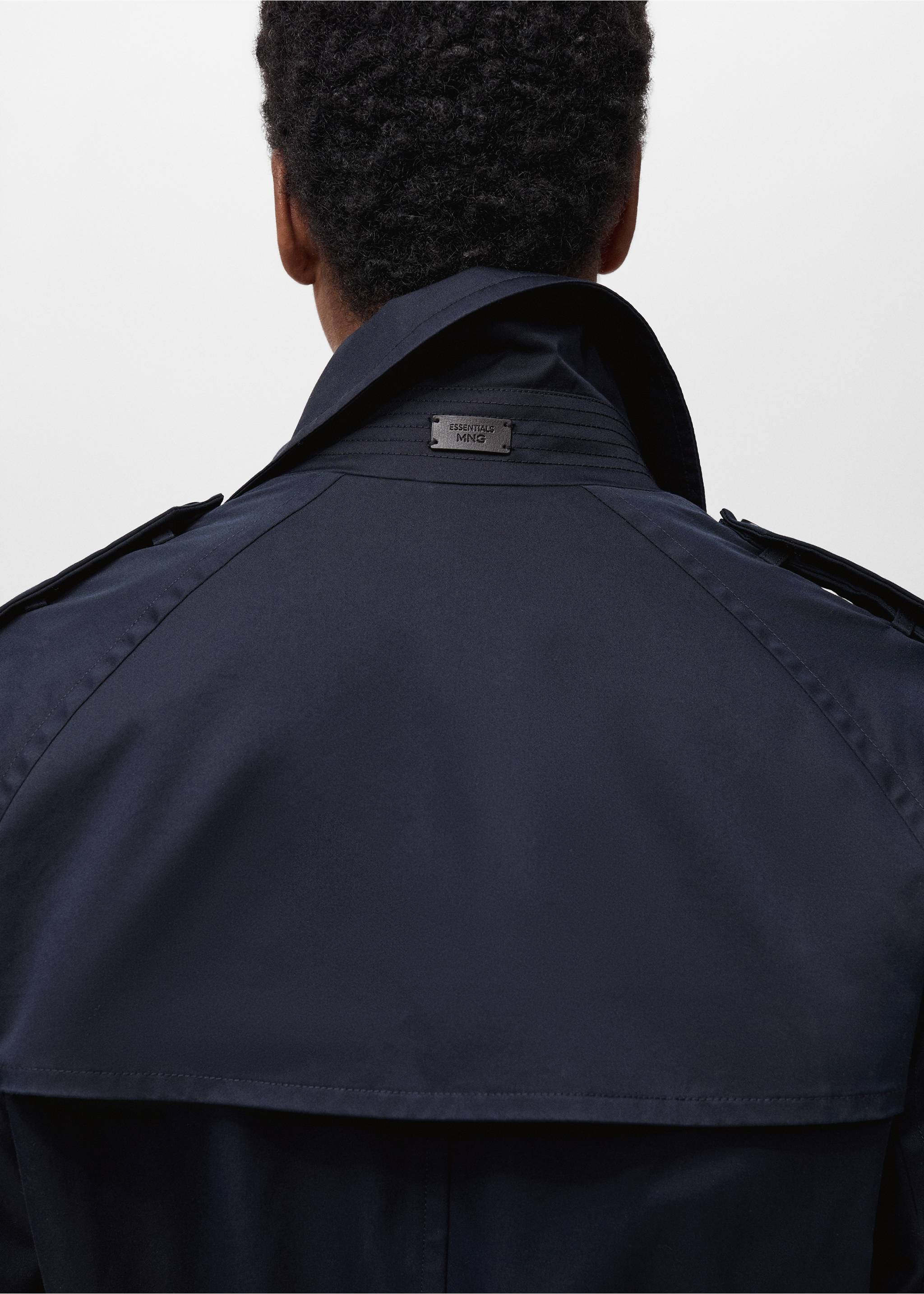 Gabardina cinturón water repellent - Detalle del artículo 3, Azul noche. Ref: 87084387-00.