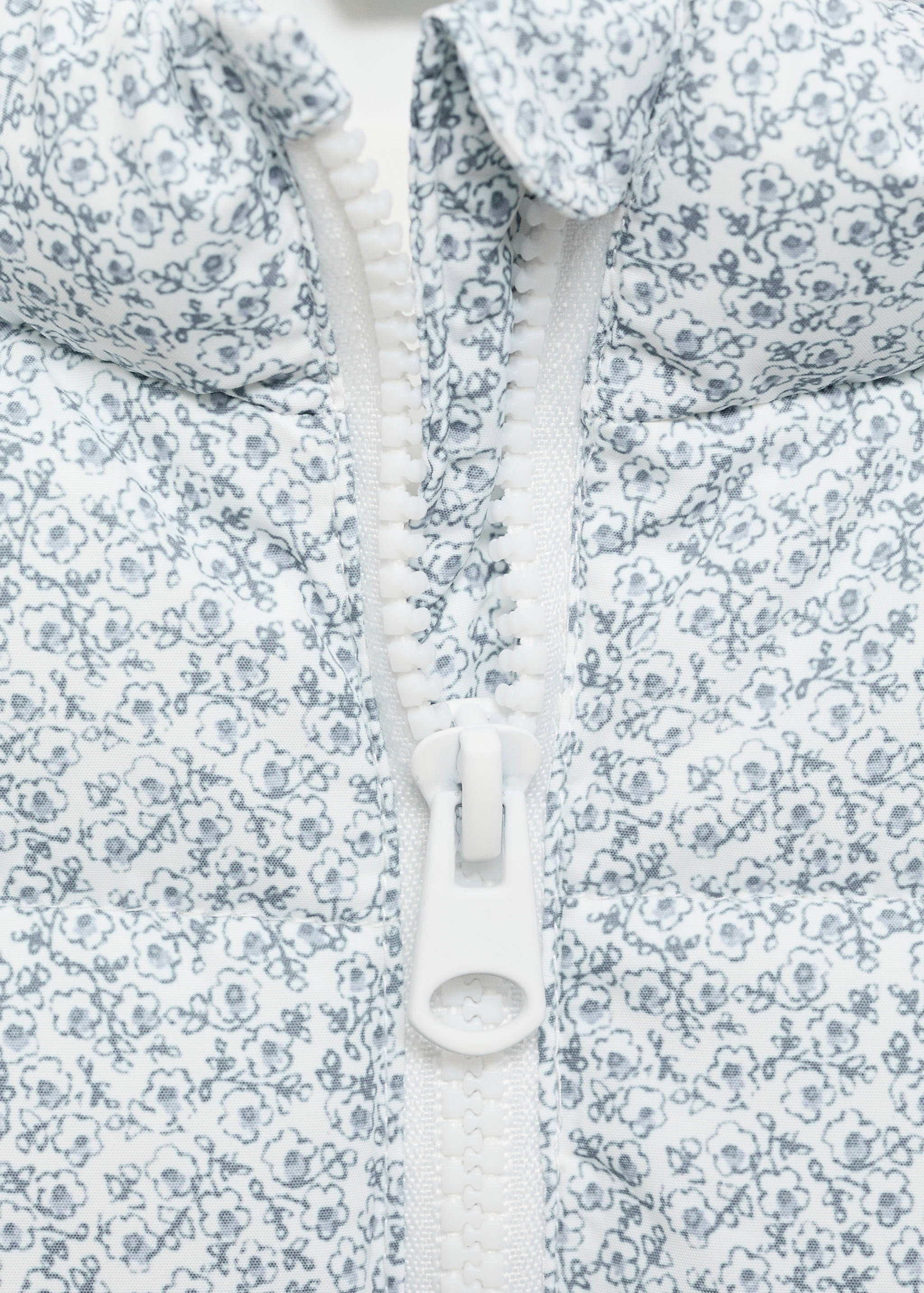 Printed quilted vest - Details of the article 8