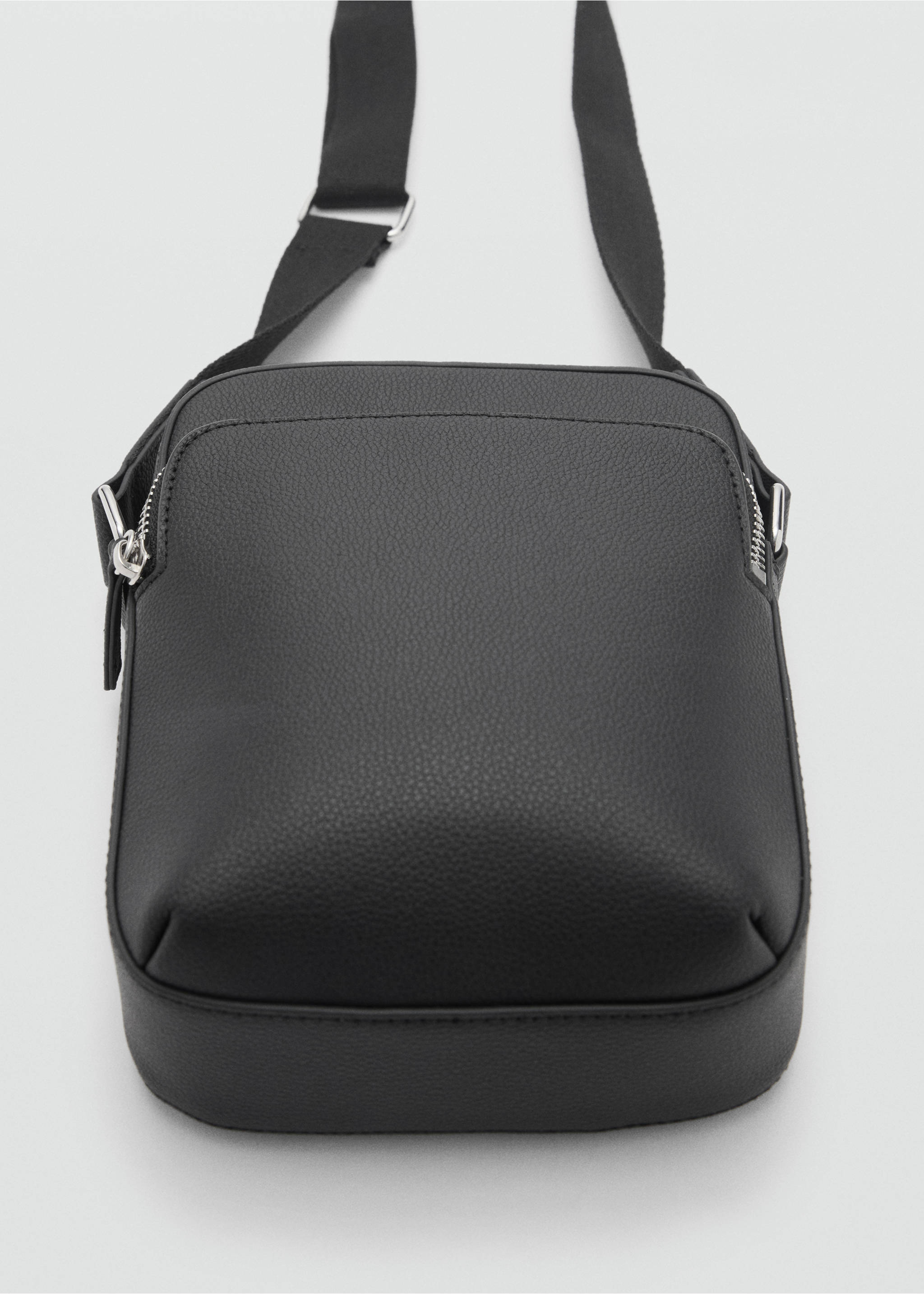 Patent faux-leather shoulder bag - Details of the article 3, Black. Ref: 87084397-00.