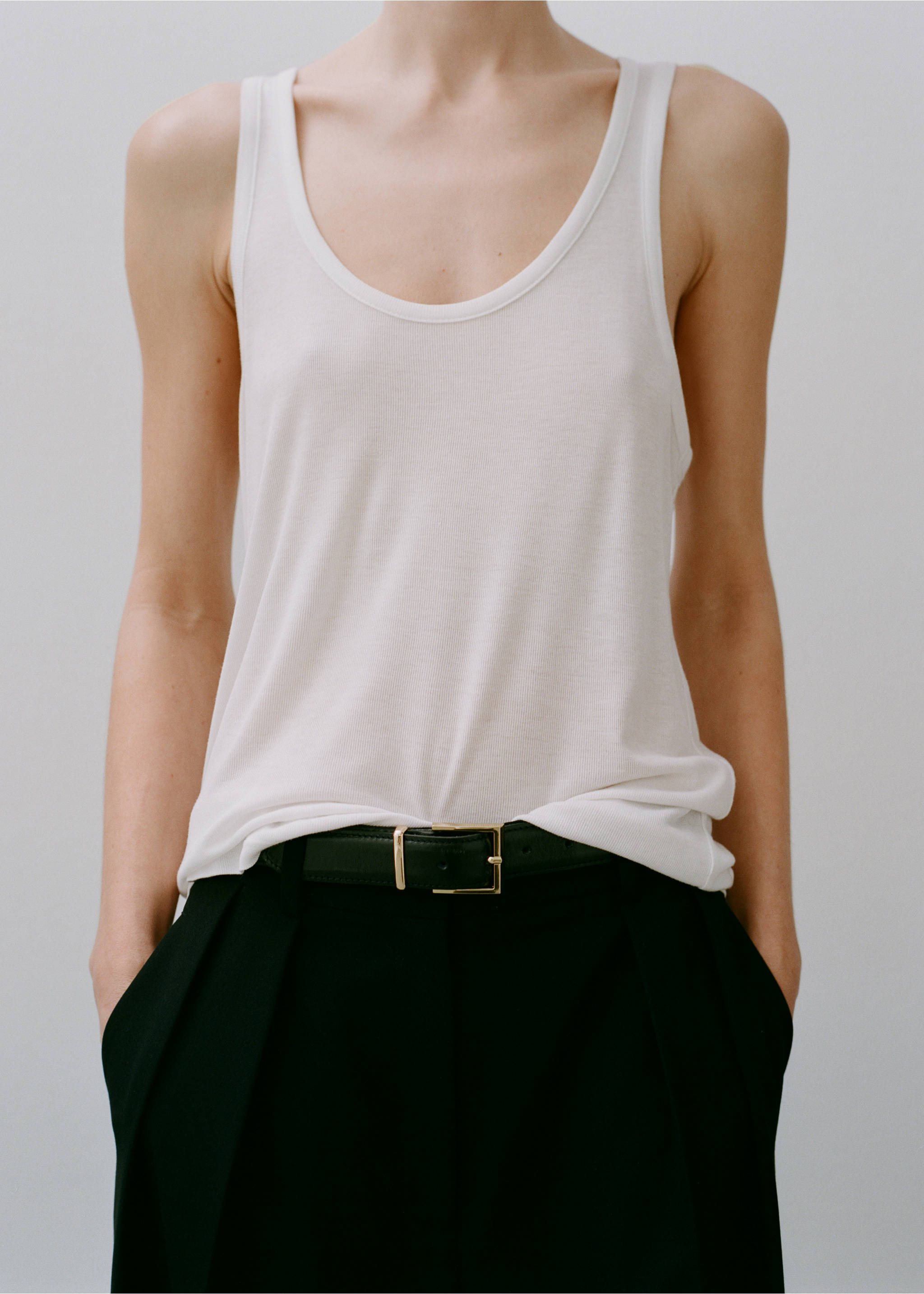 Leather belt with square buckle - Details of the article 6, Black. Ref: 87084412-00.