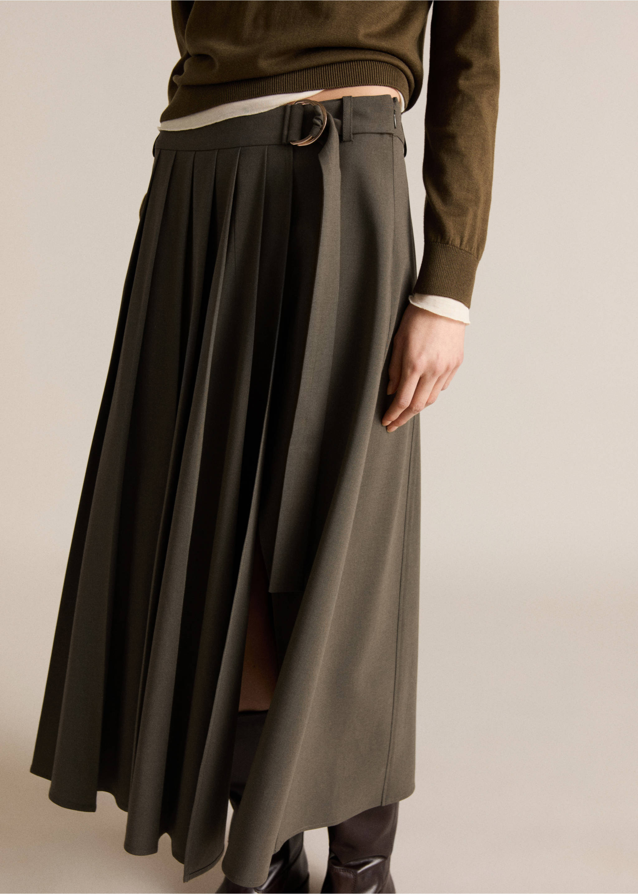 Pleated skirt with belt - Medium plane, Khaki. Ref: 87084416-00.