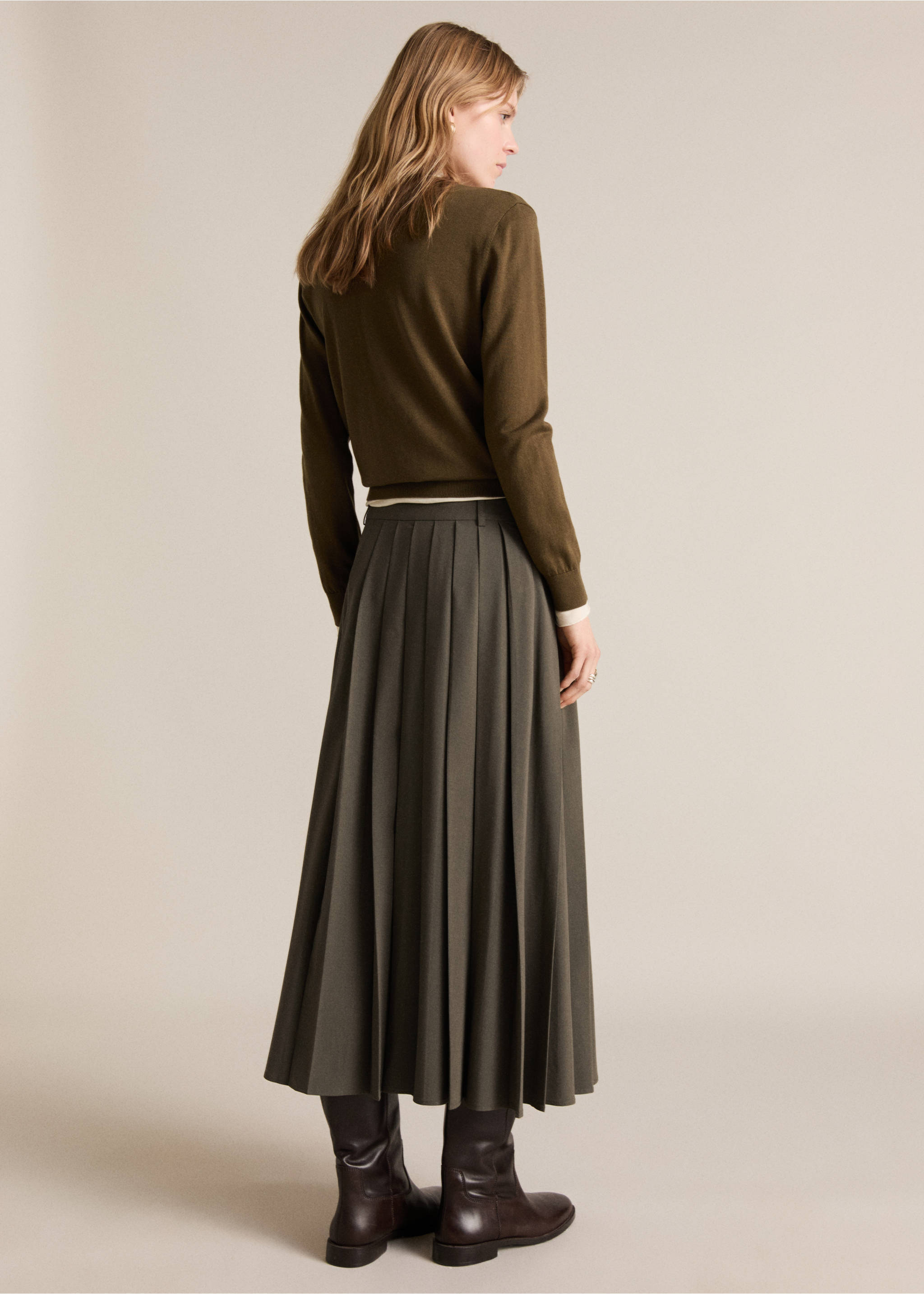 Pleated skirt with belt - Reverse of the article, Khaki. Ref: 87084416-00.