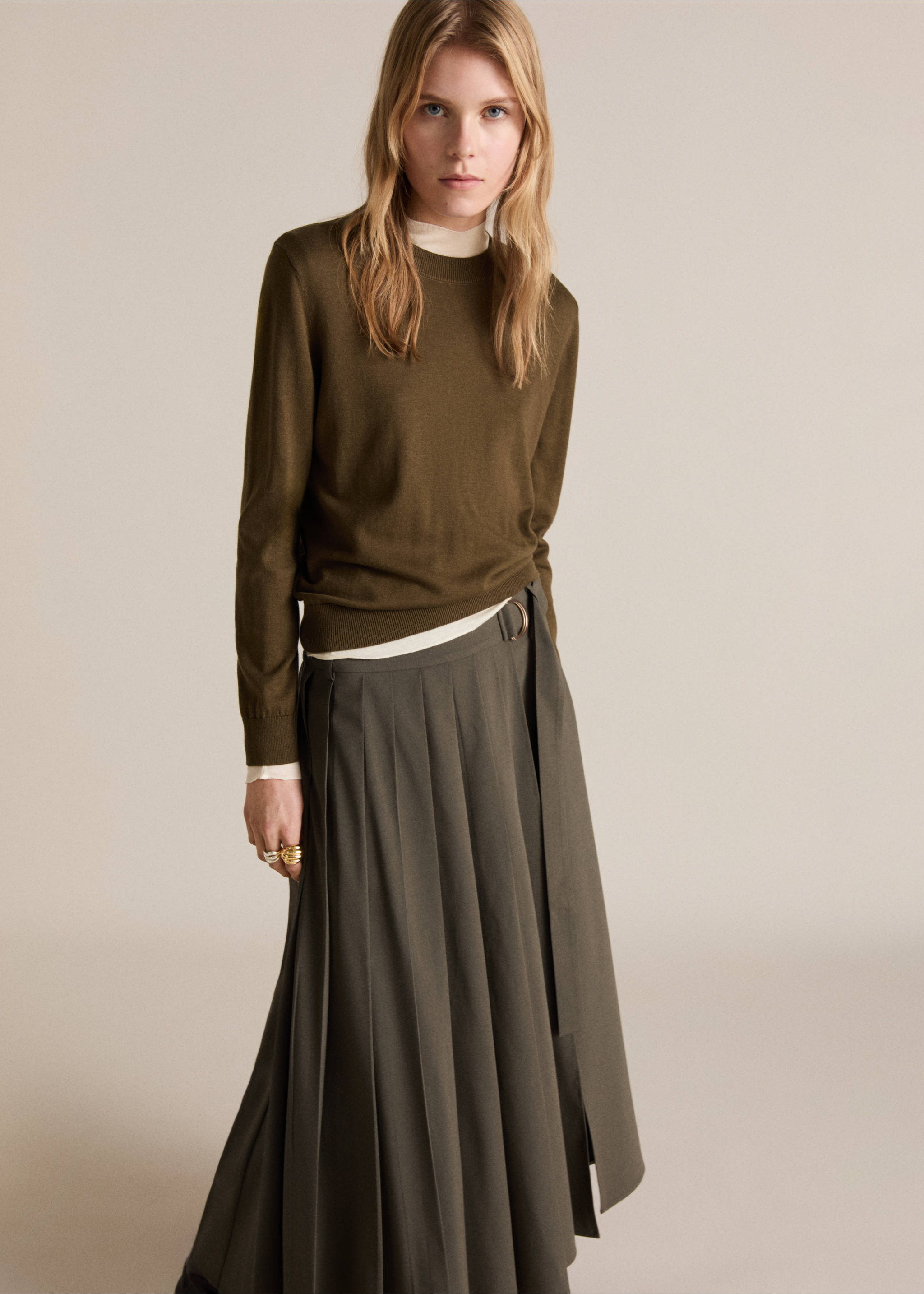 Pleated skirt with belt - Details of the article 2, Khaki. Ref: 87084416-00.