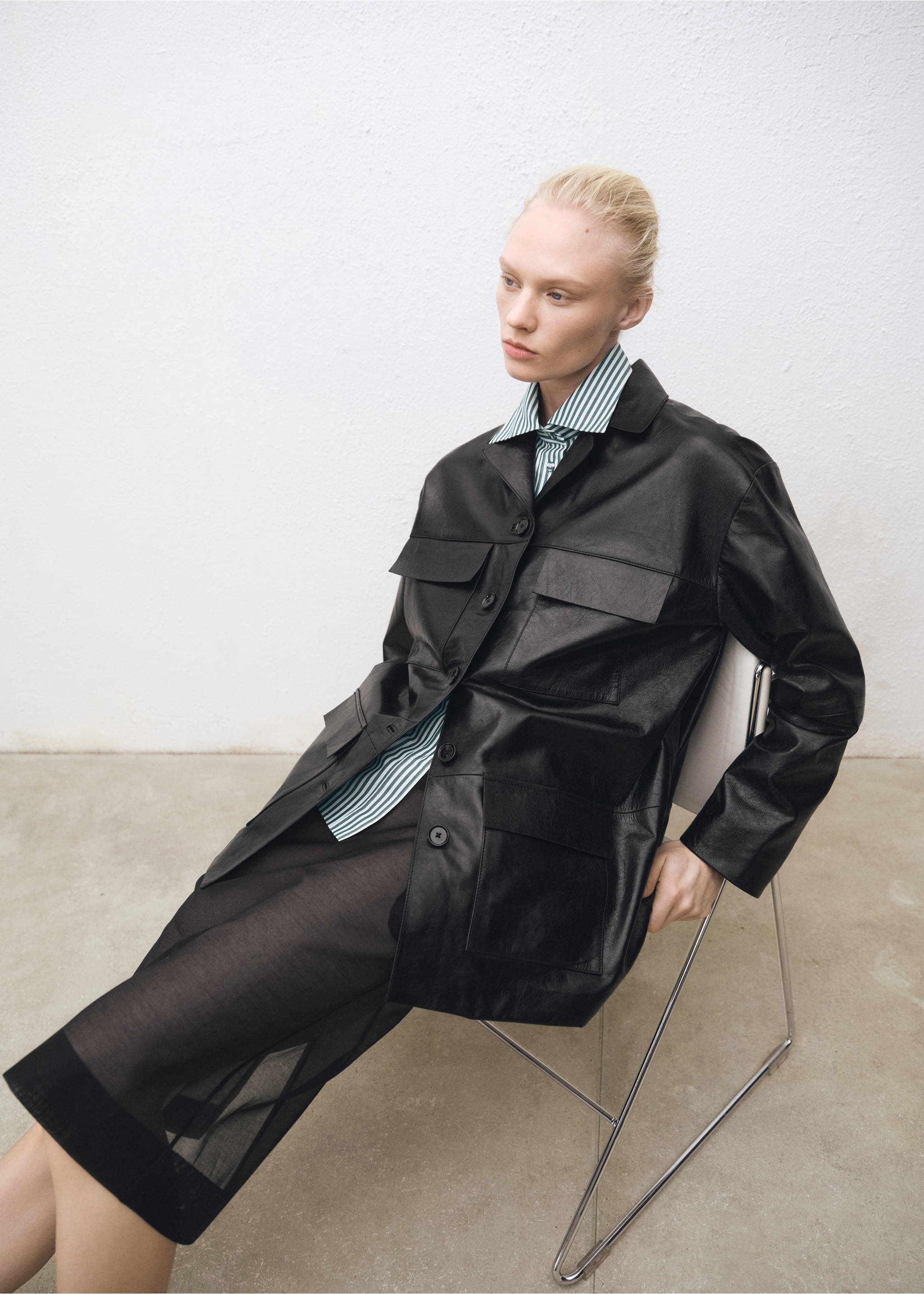 Oversized leather jacket with pockets - Details of the article 3, Black. Ref: 87084418-00.