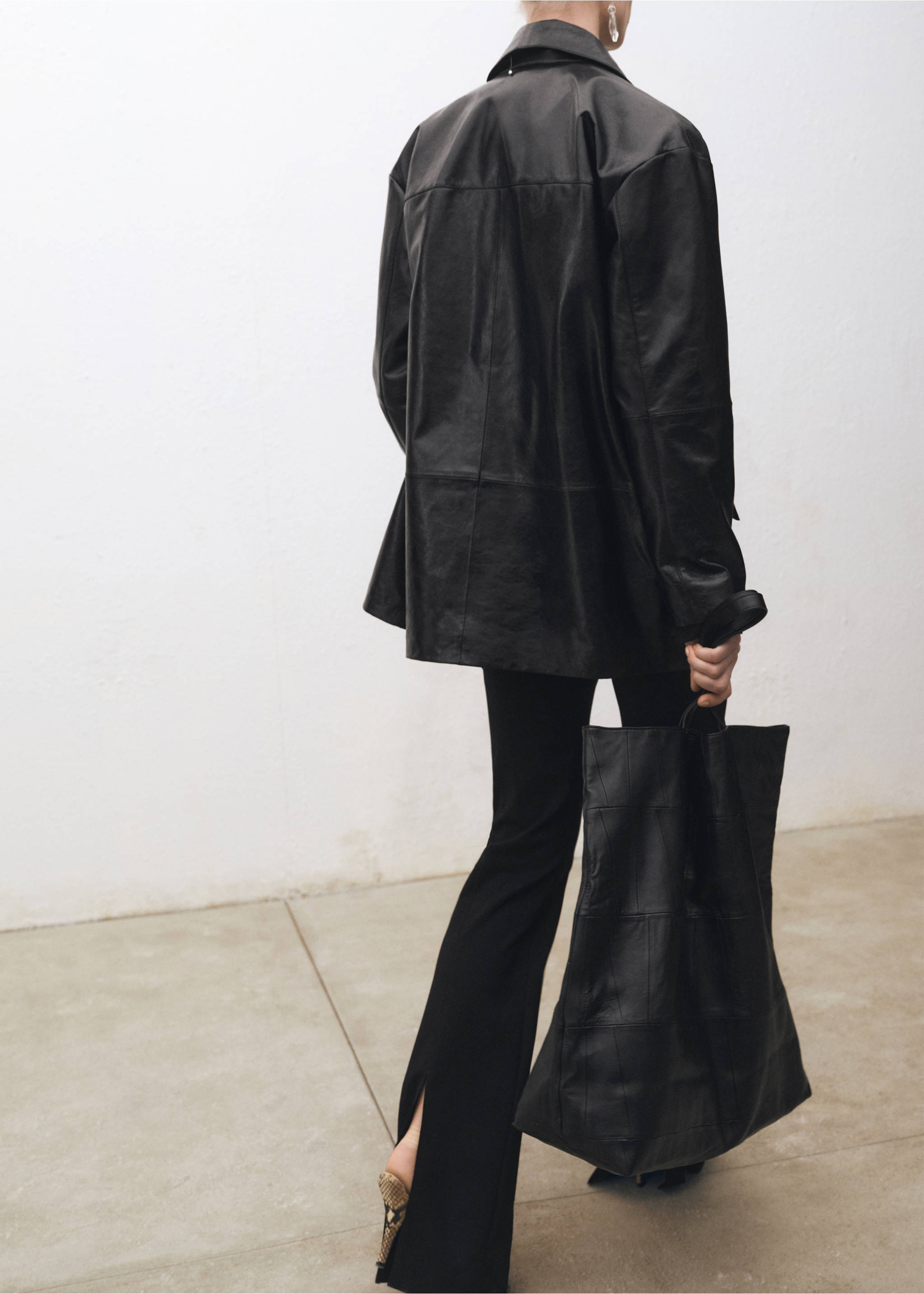 Pantalón traje flare aberturas - Detalle del artículo 2, Negro. Ref: 87084419-00.