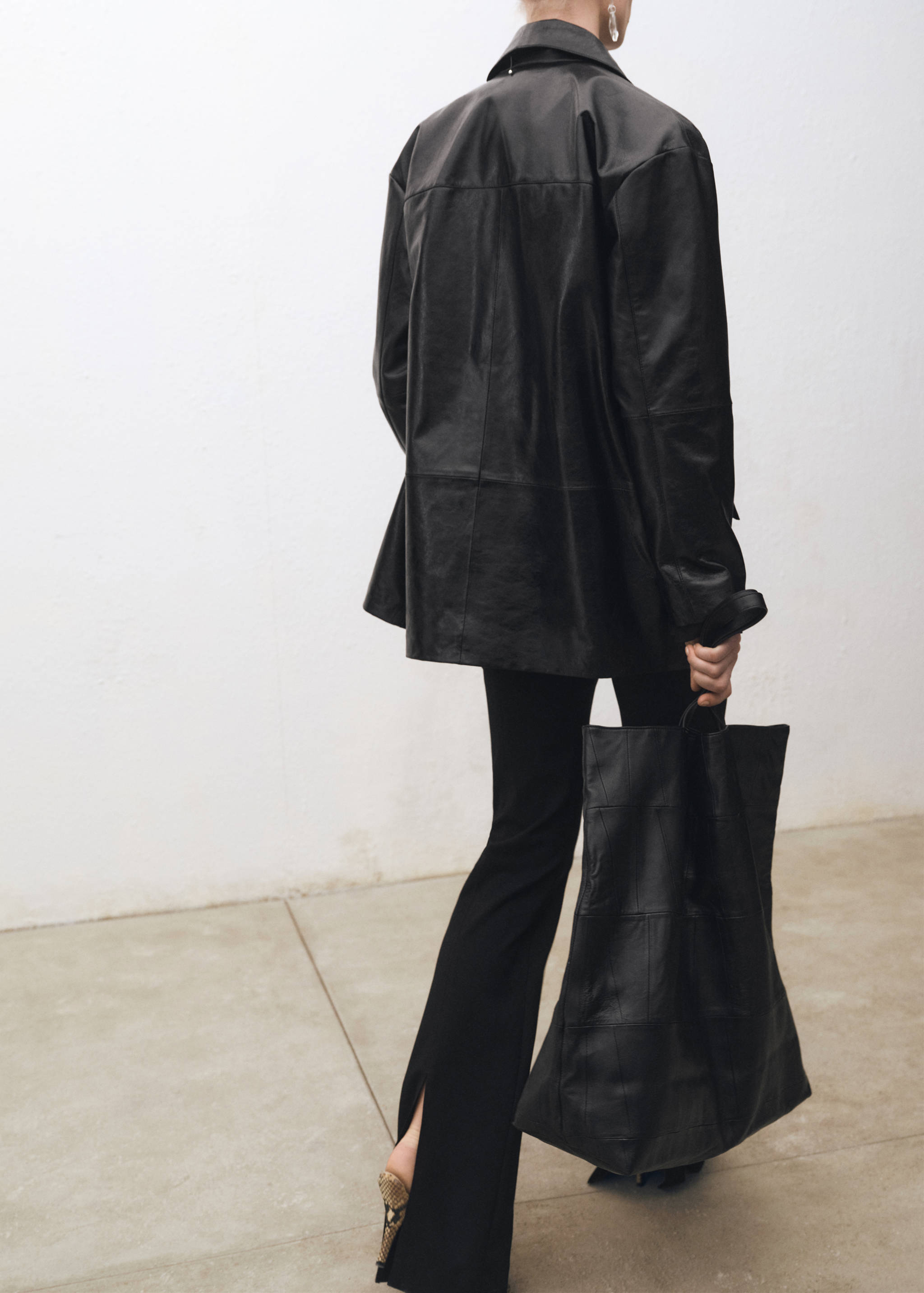 Flared suit pants with openings - Details of the article 2