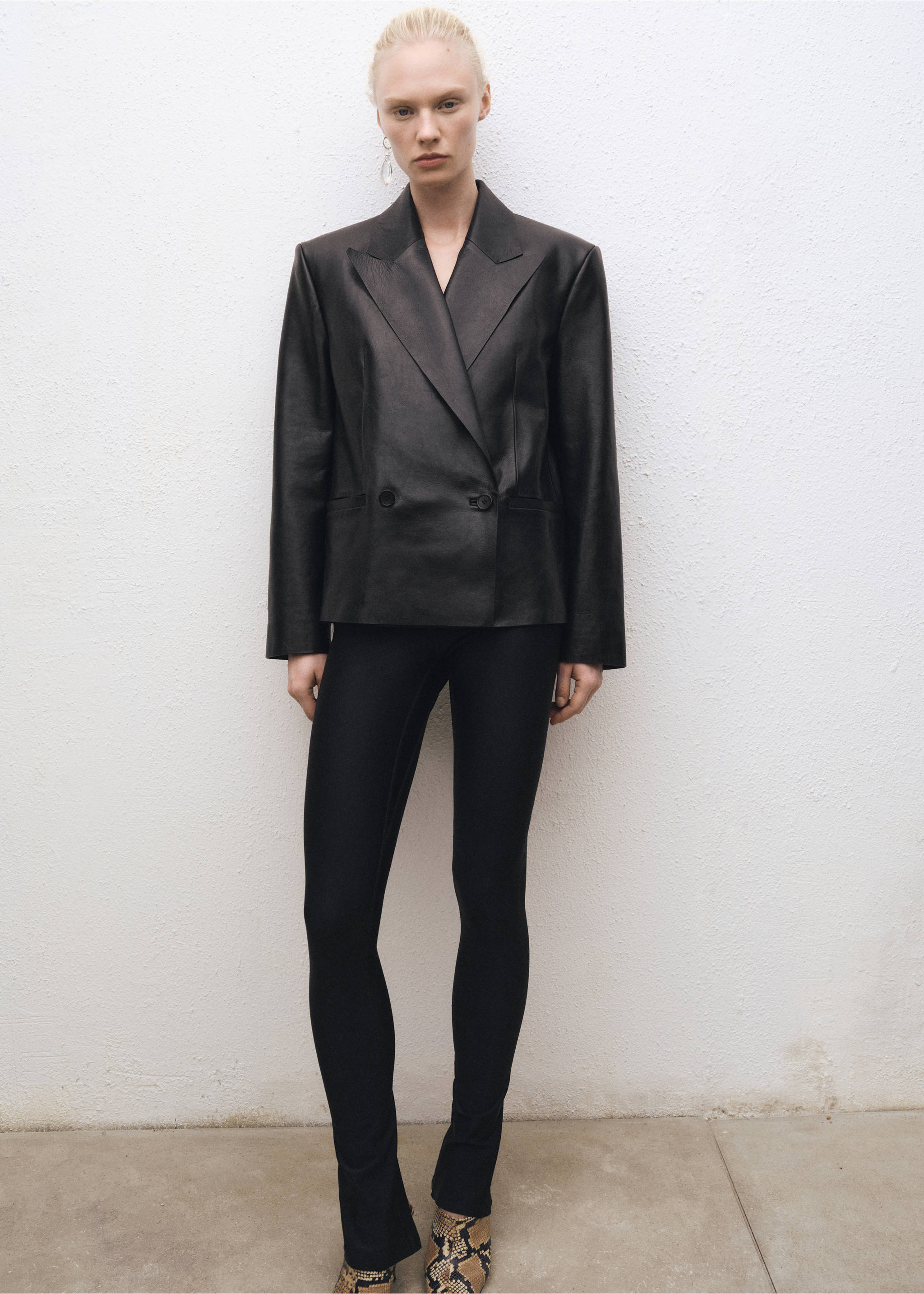 Leggings with zip - Details of the article 2, Black. Ref: 87084420-00.