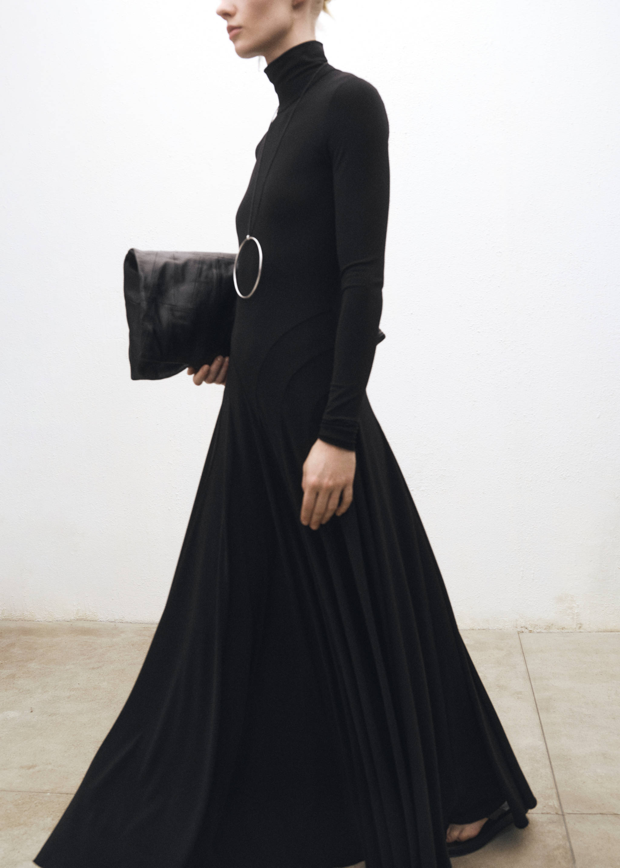 Turtleneck flared knitted dress - Details of the article 4