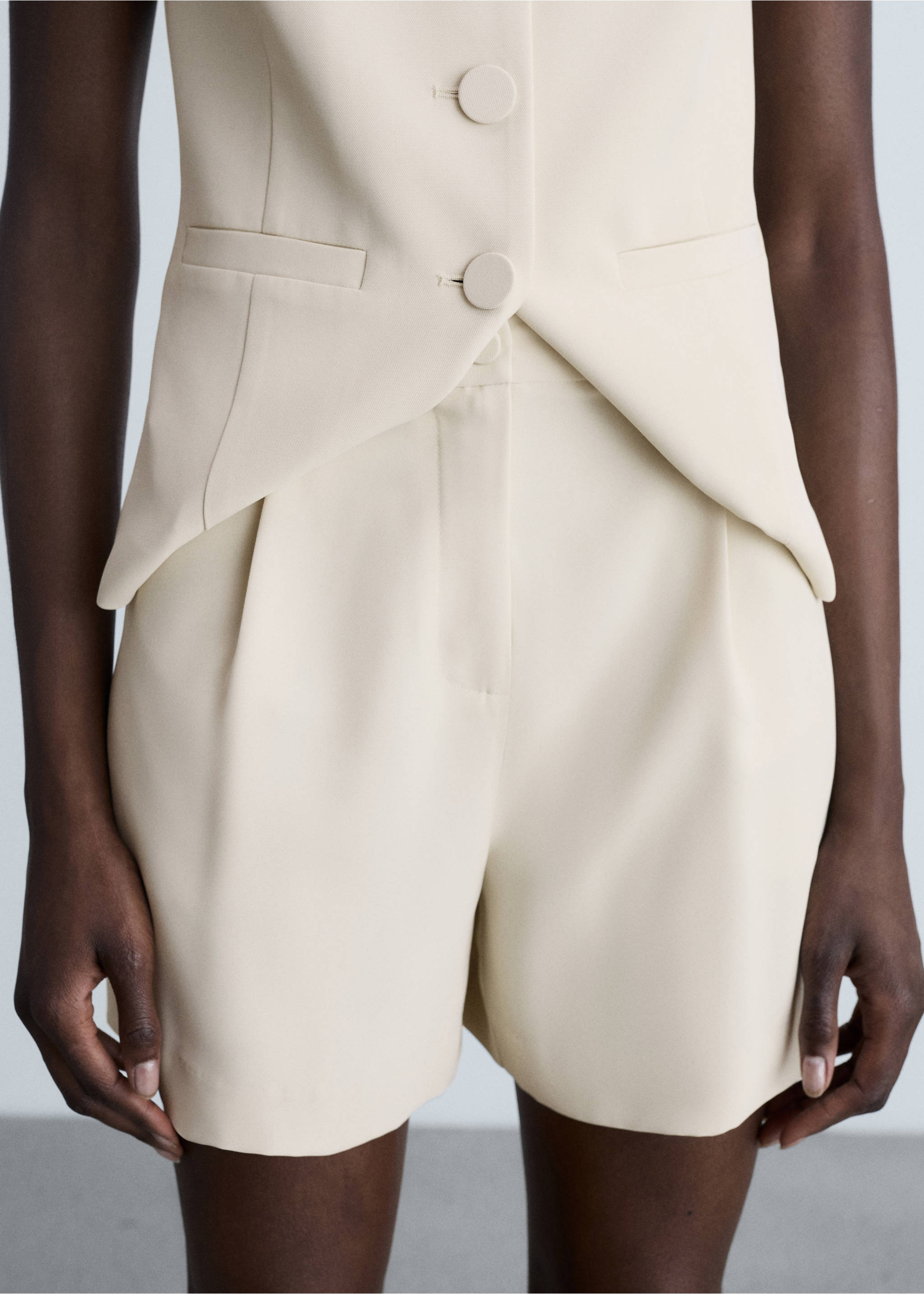 High-waisted suit shorts - Medium plane, White. Ref: 87084782-00.