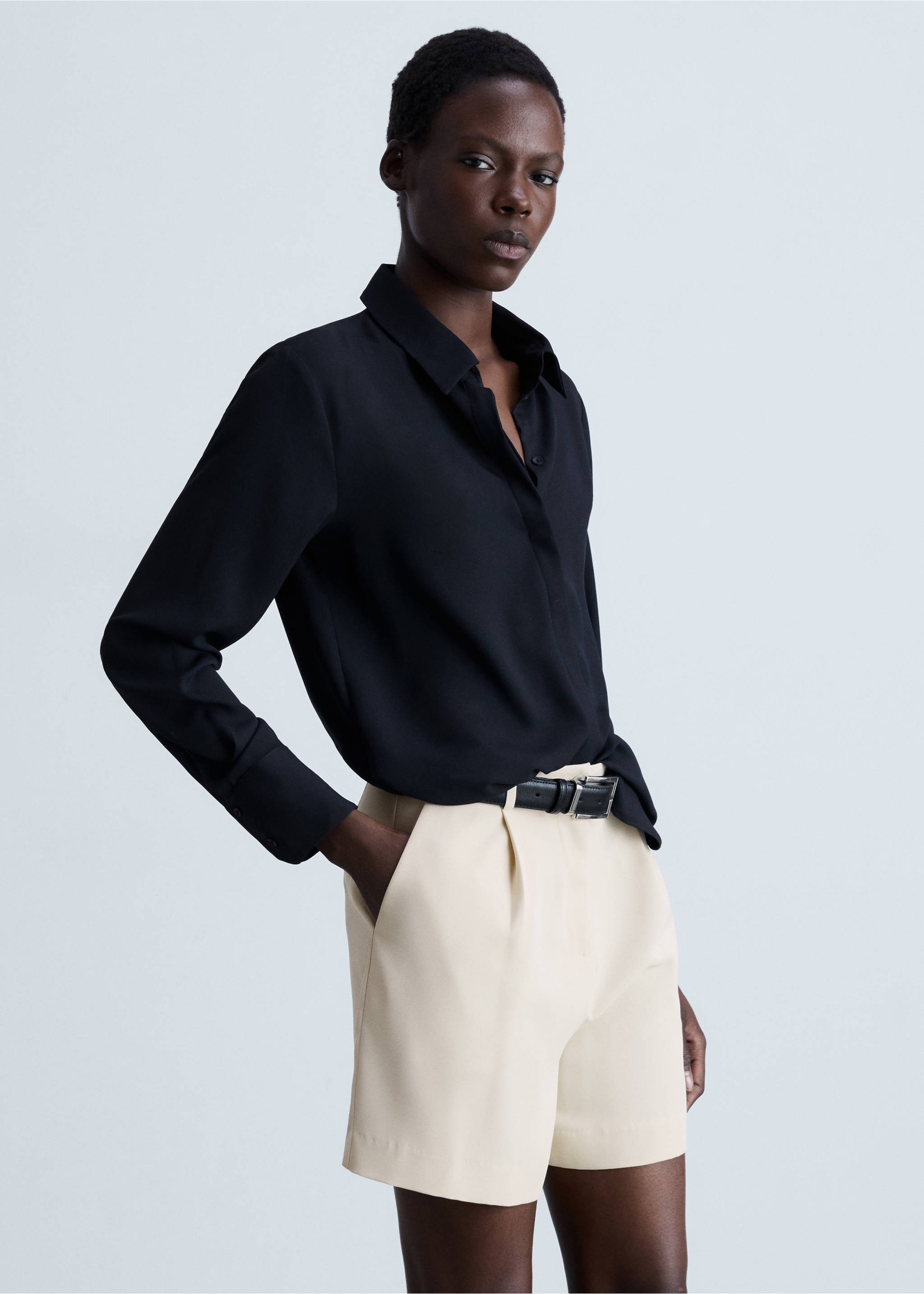 High-waisted suit shorts - Details of the article 1, White. Ref: 87084782-00.