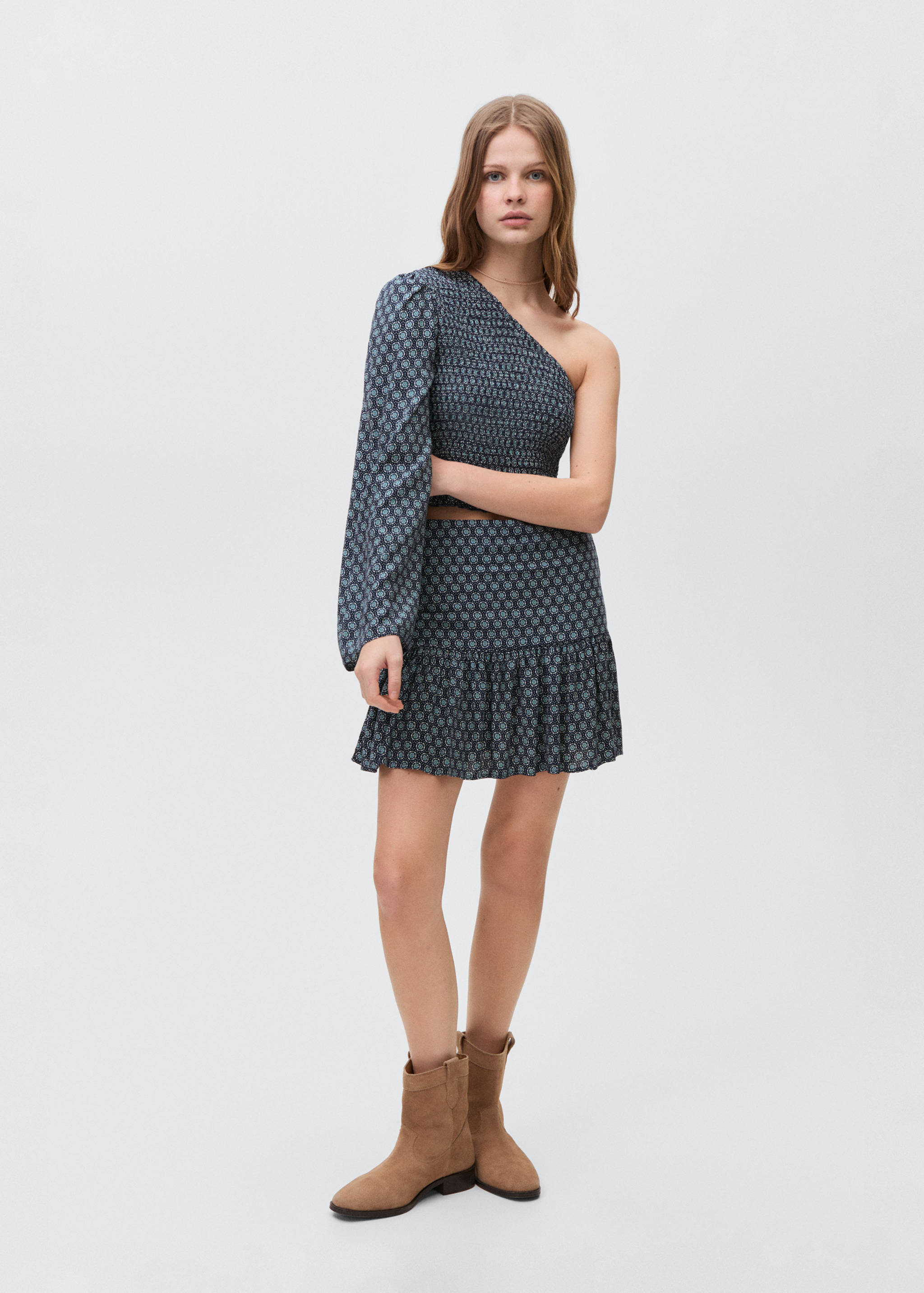Ruffled asymmetrical blouse - General plane