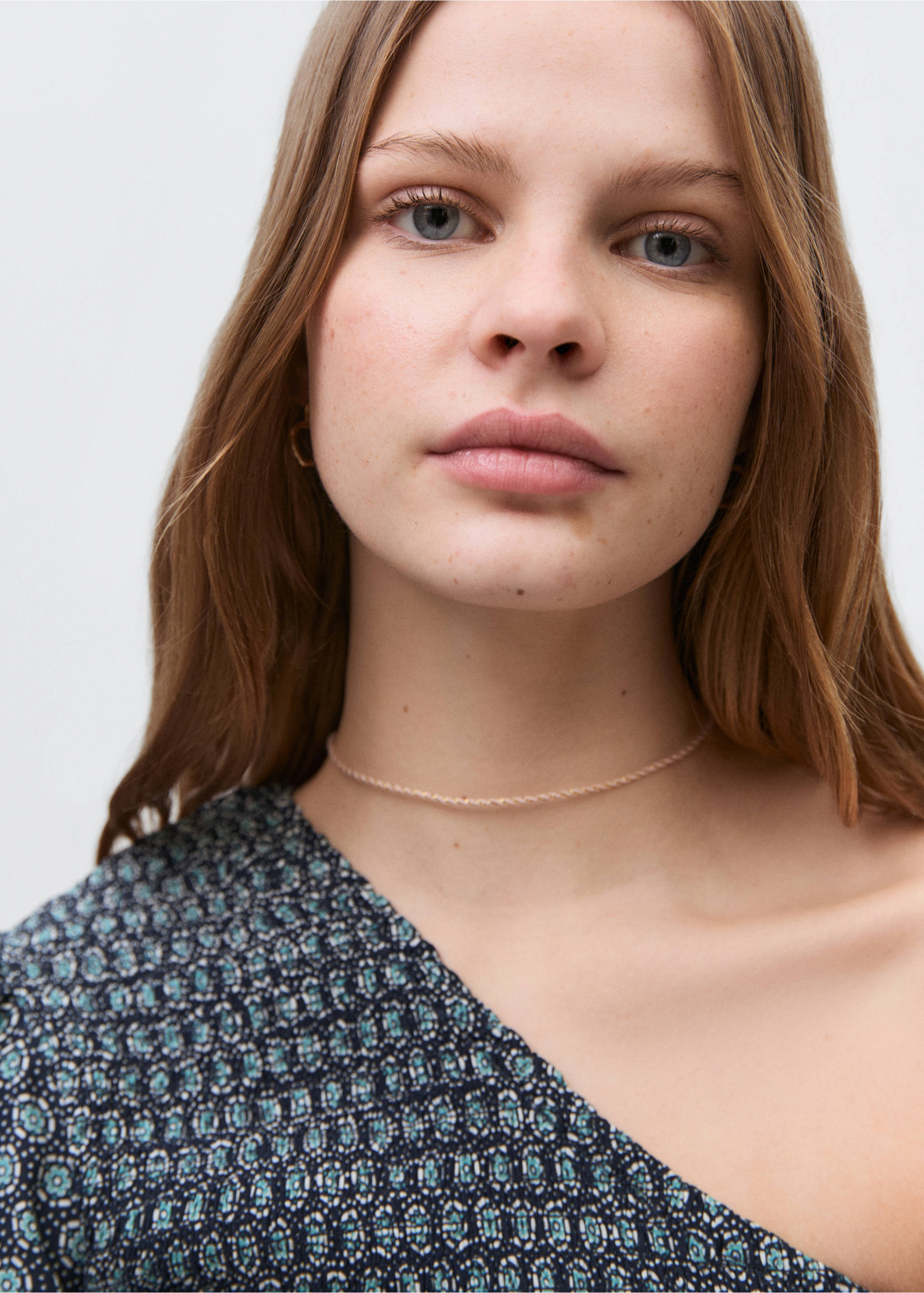 Ruffled asymmetrical blouse - Details of the article 4, Dark Navy. Ref: 87084787-00.