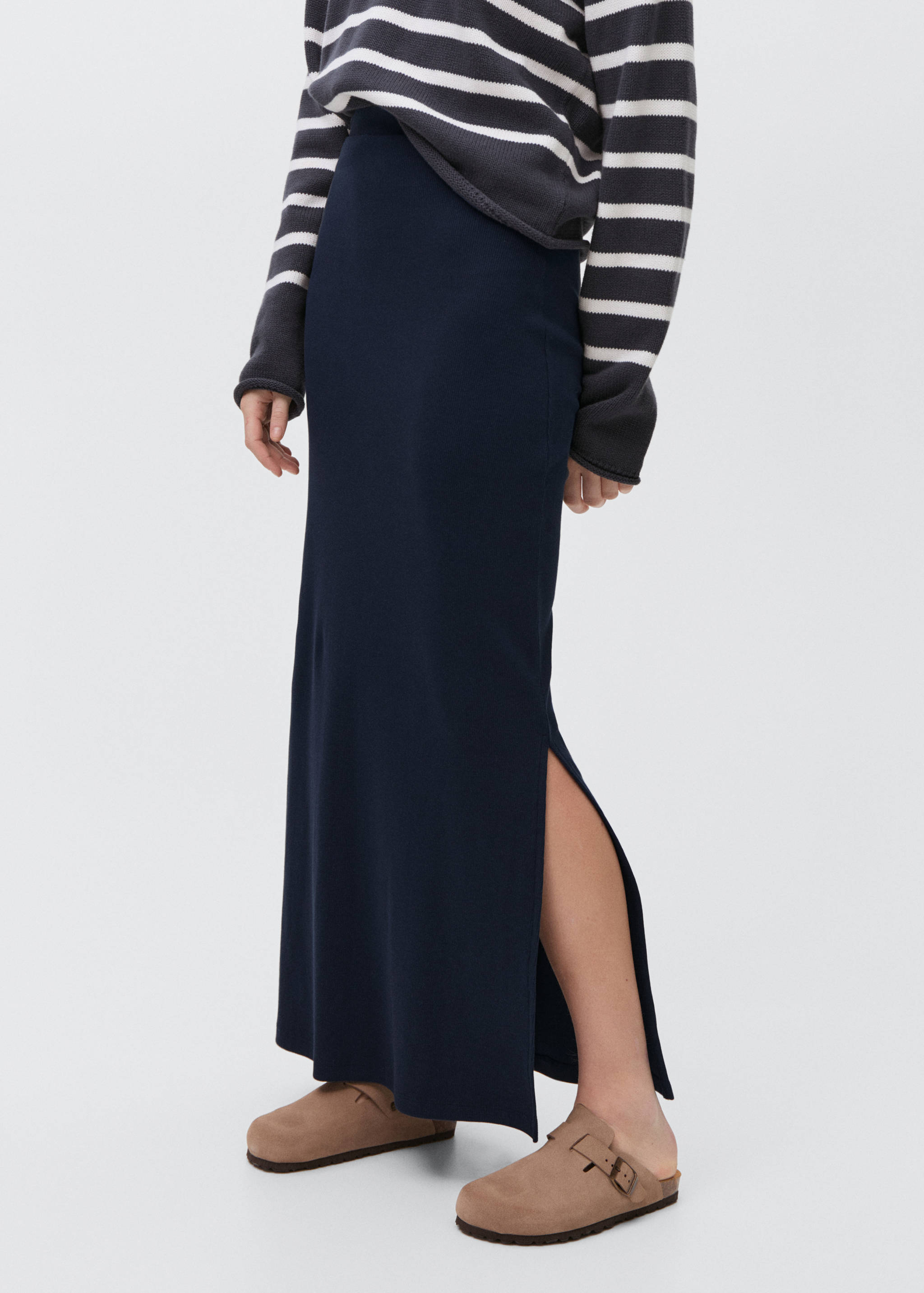 Long skirt with side slit - Medium plane