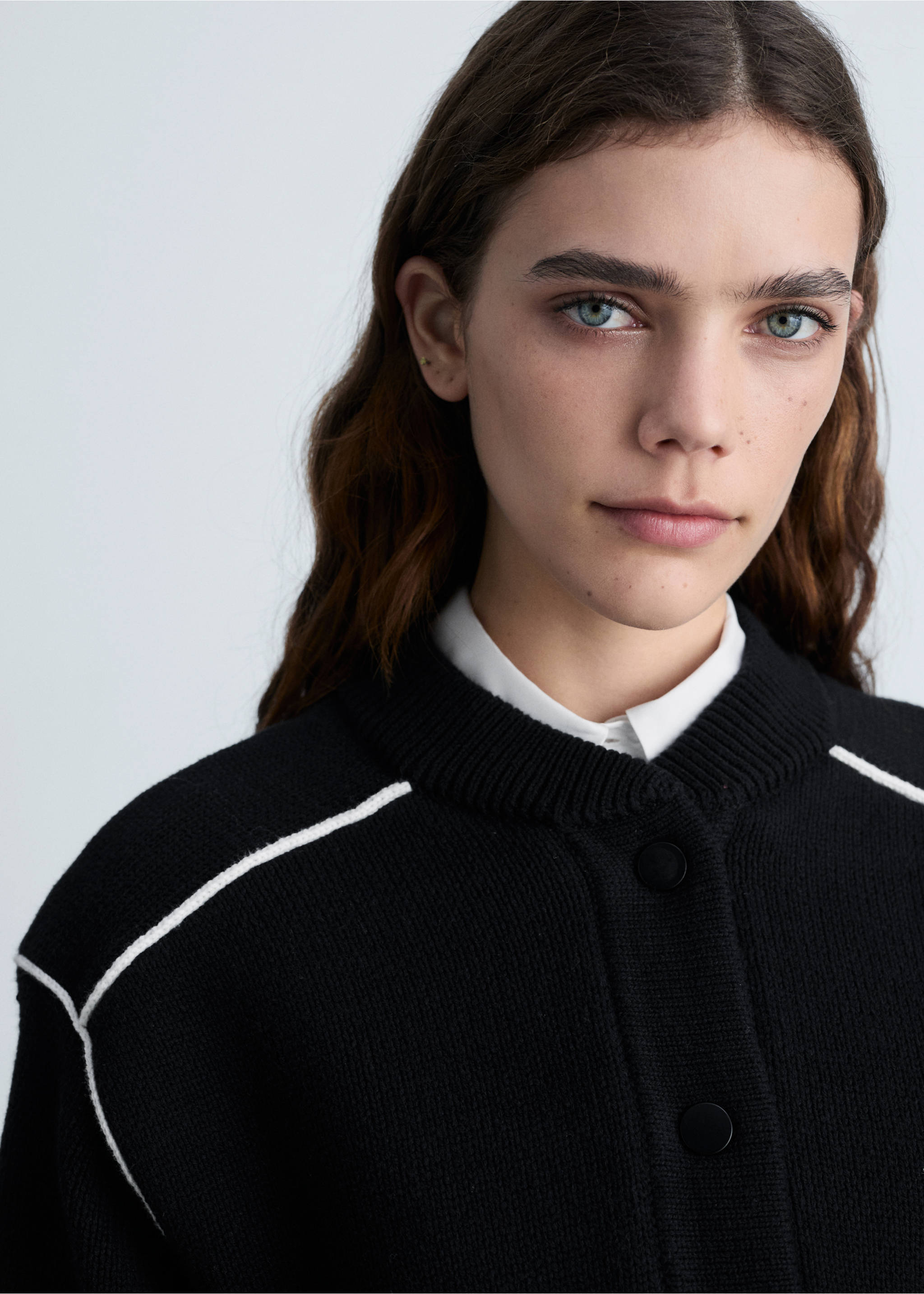 Knitted bomber jacket - Details of the article 1, Black. Ref: 87084800-00.
