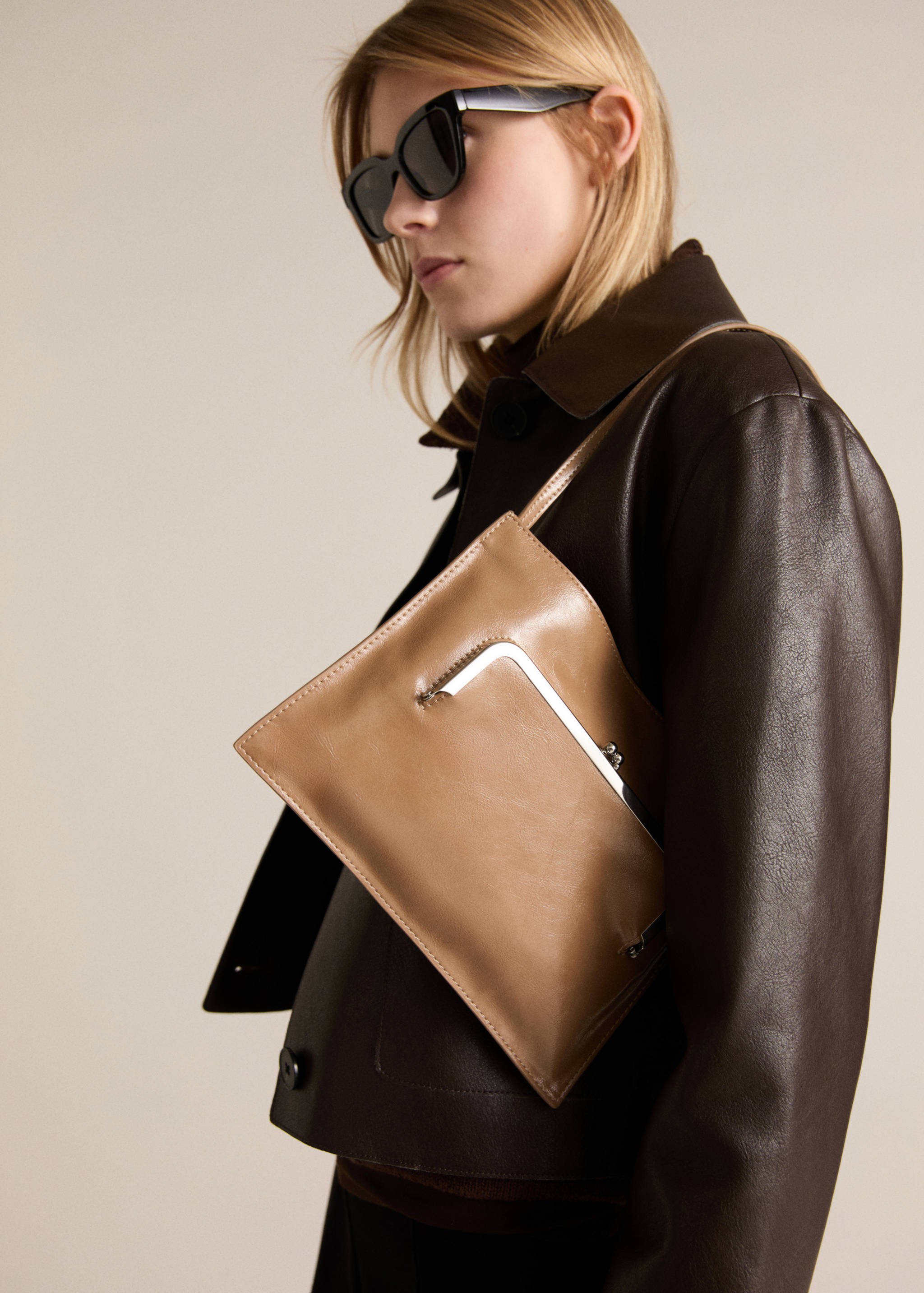 Sac porté épaule poche pochette - Plan général