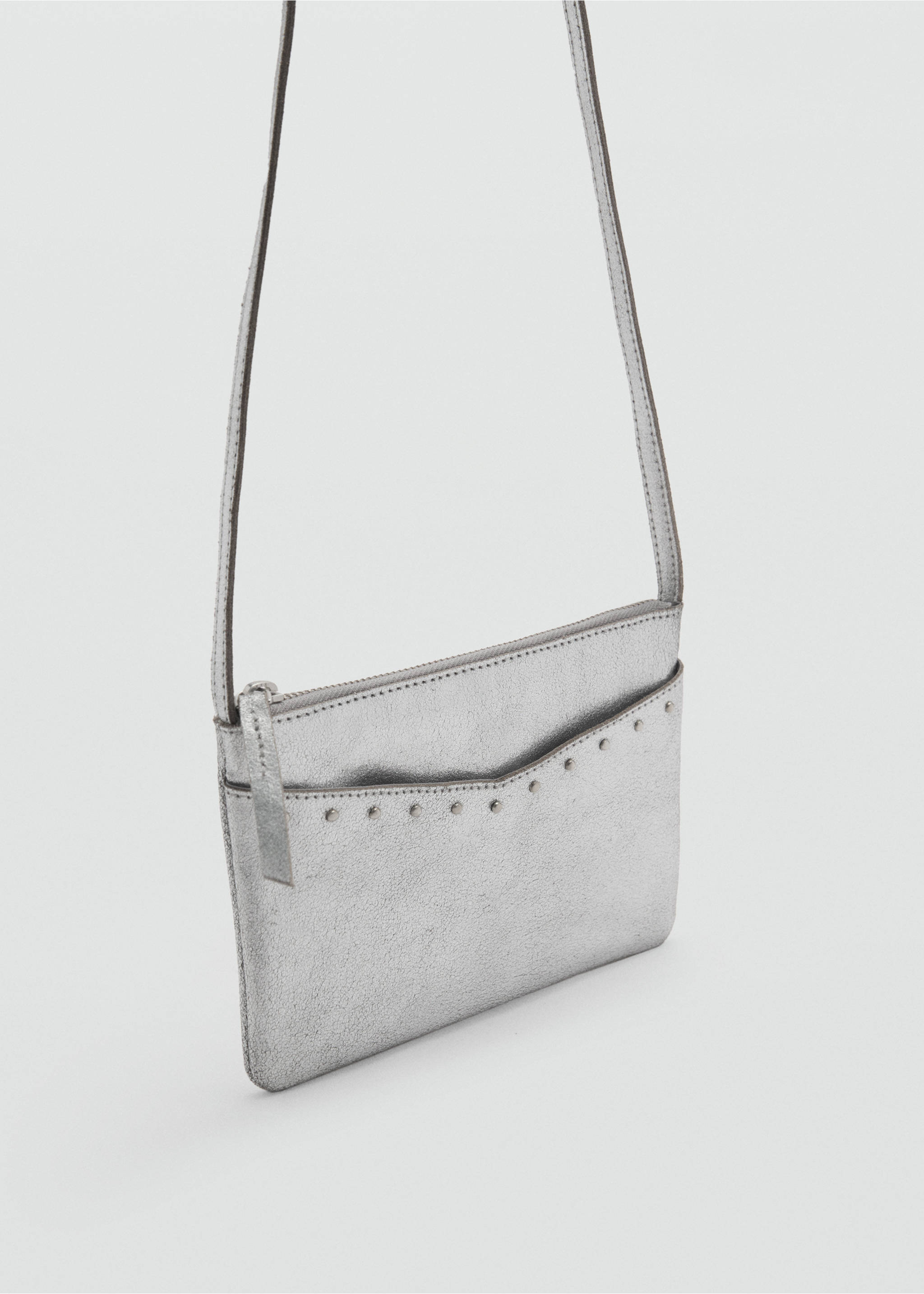 Kuverttasche mit Metallic-Wirkung - Mittlere Ansicht, Silber. Ref: 87085137-00.