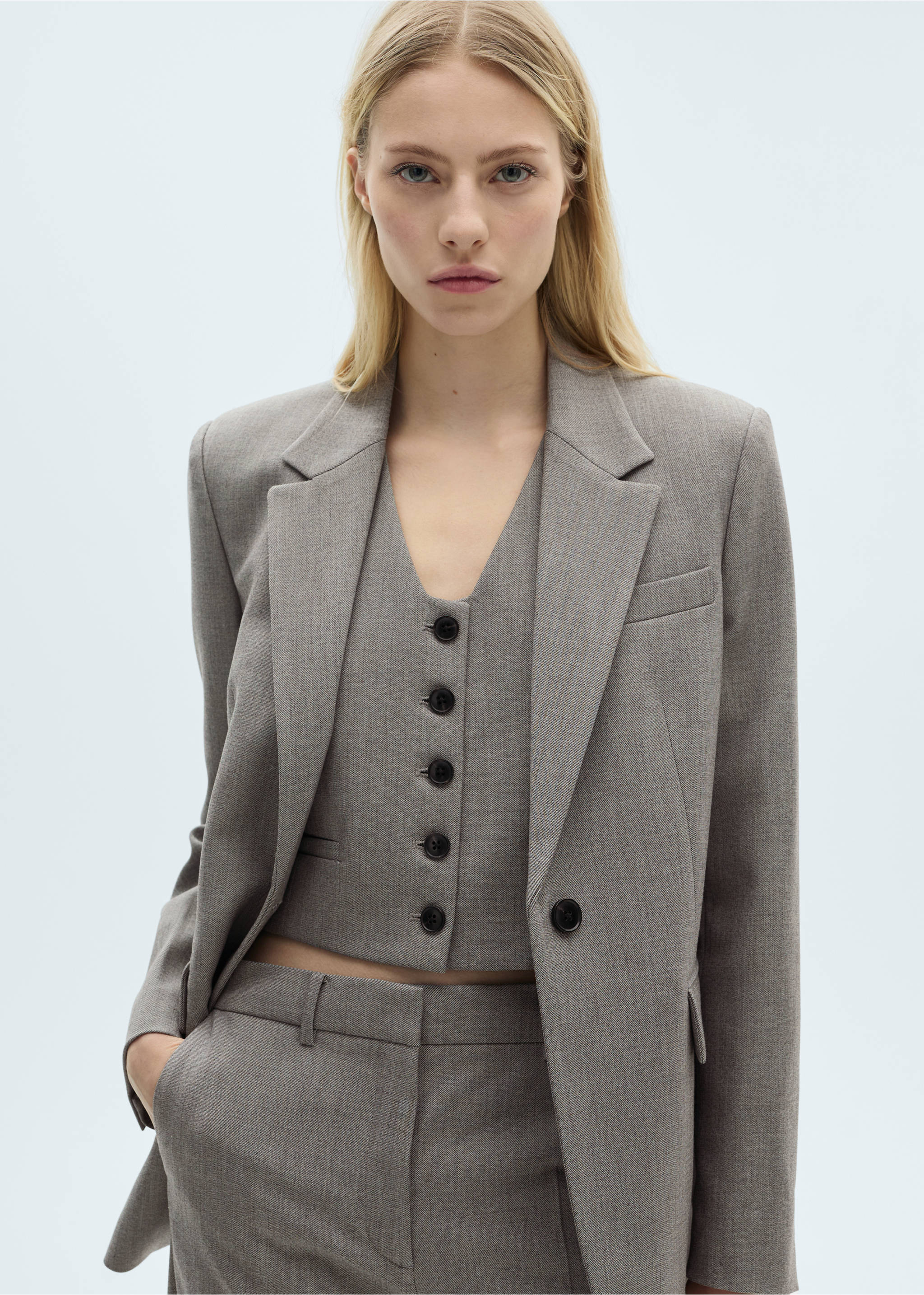Straight jacket with flap pockets - Details of the article 6, Grey. Ref: 87085139-00.