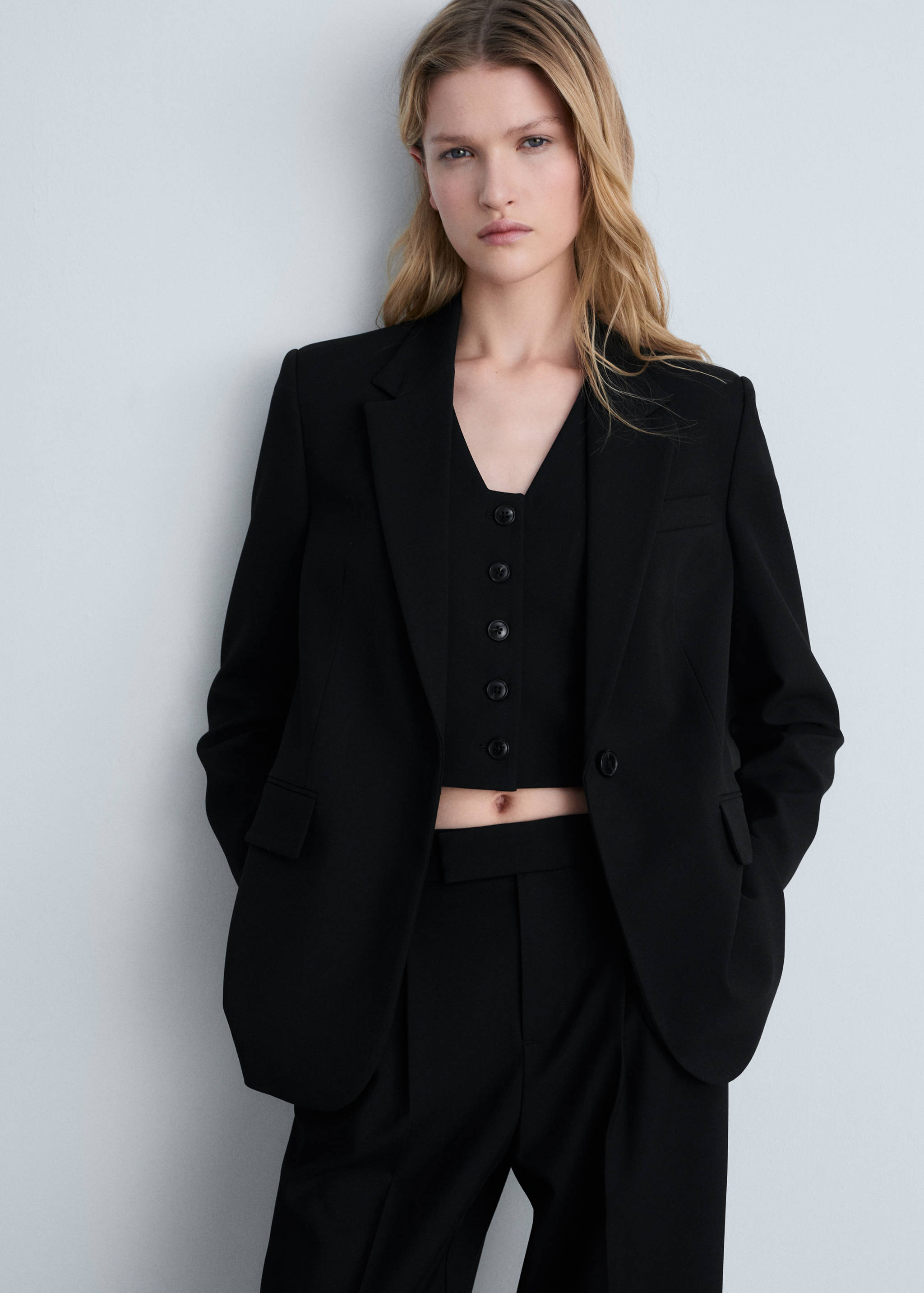 Rovný blejzr s kapsami s patkou - Náhled ve středové rovině