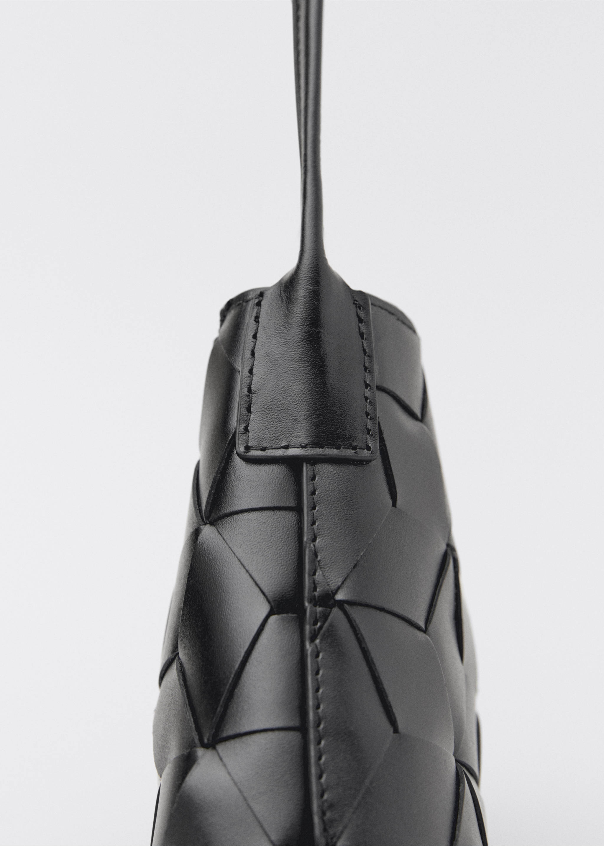 Sac porté épaule cuir tressé - Détail de l'article 1, Noir. Ref: 87085141-00.