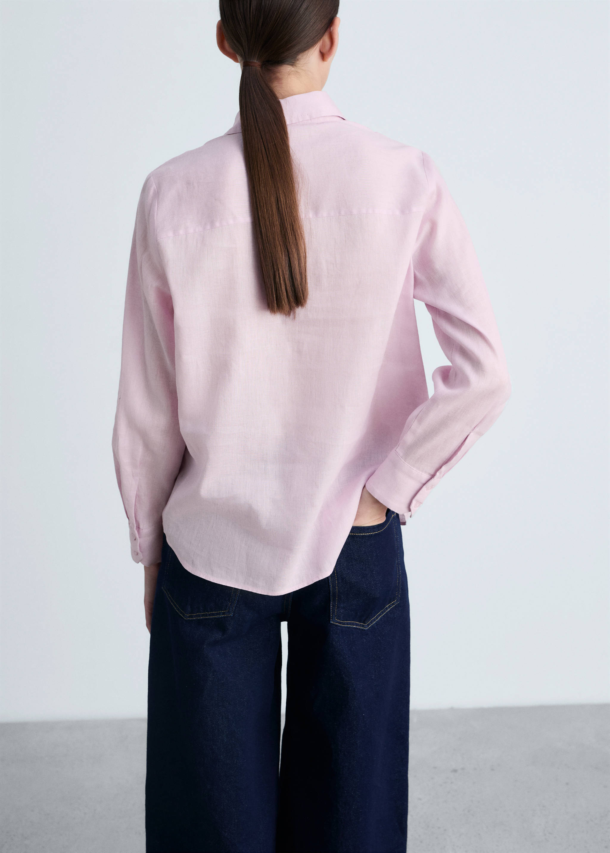 Pocket linen shirt - Reverse of the article