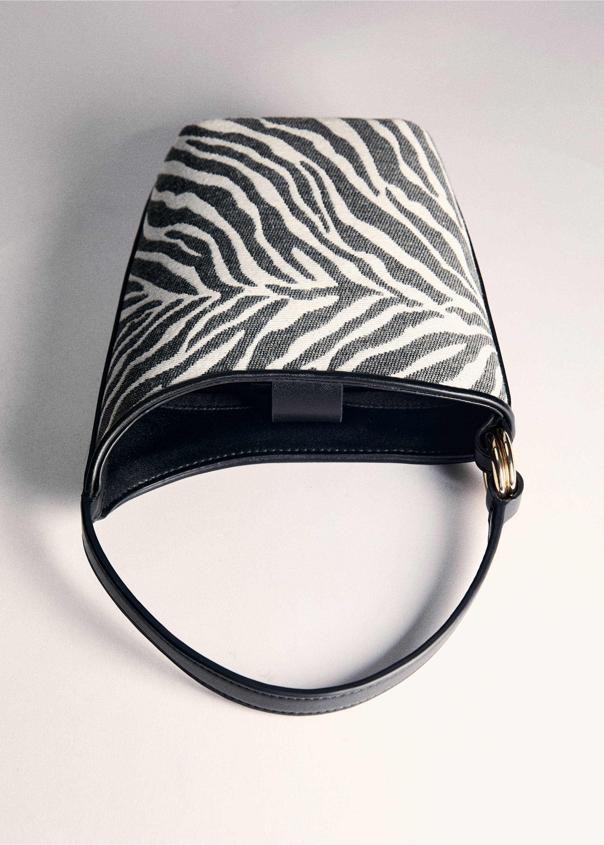 Zebra-print bucket bag - Details of the article 5, Black. Ref: 87085733-00.